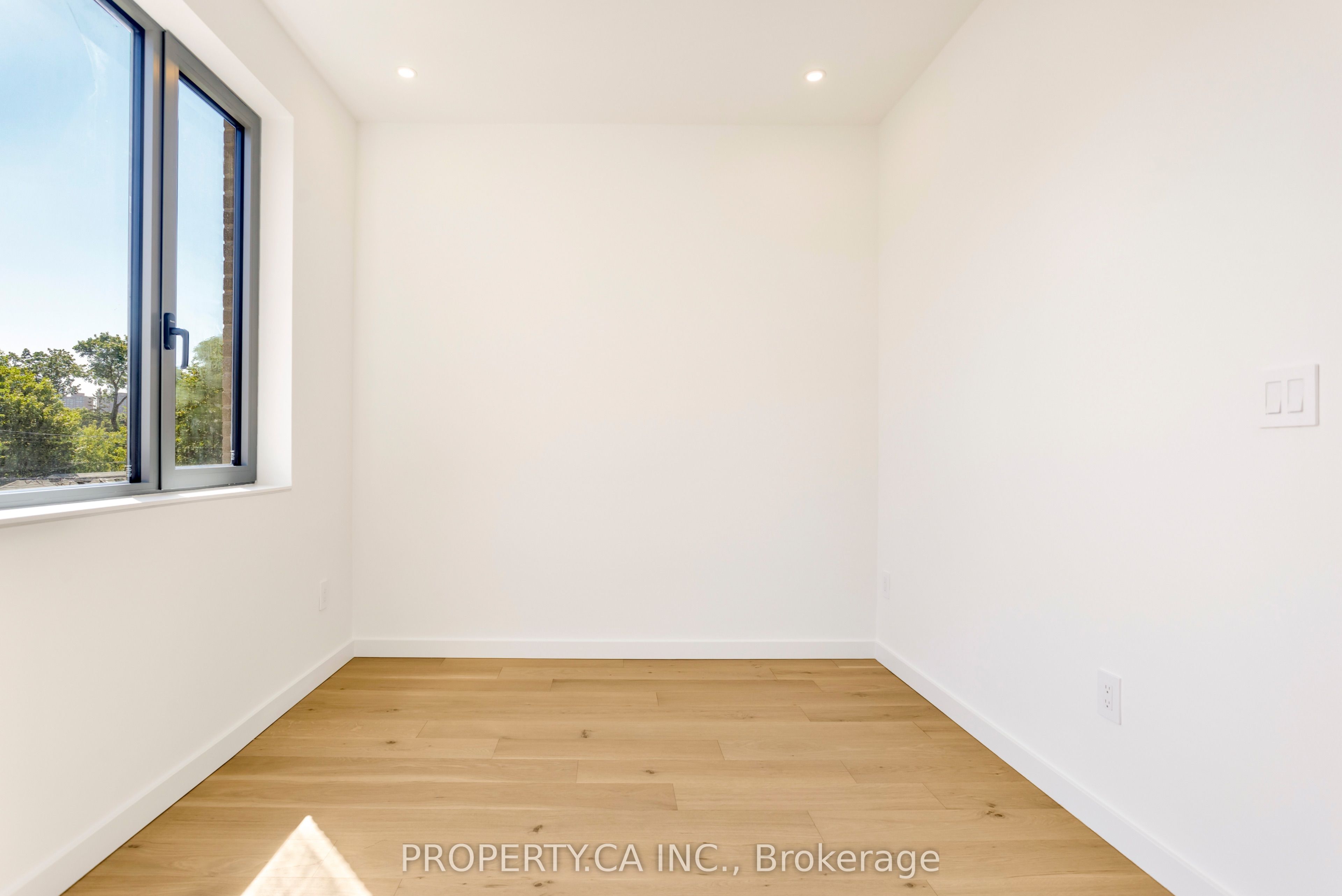301 Keele Street Unit #4 Property Photo 24