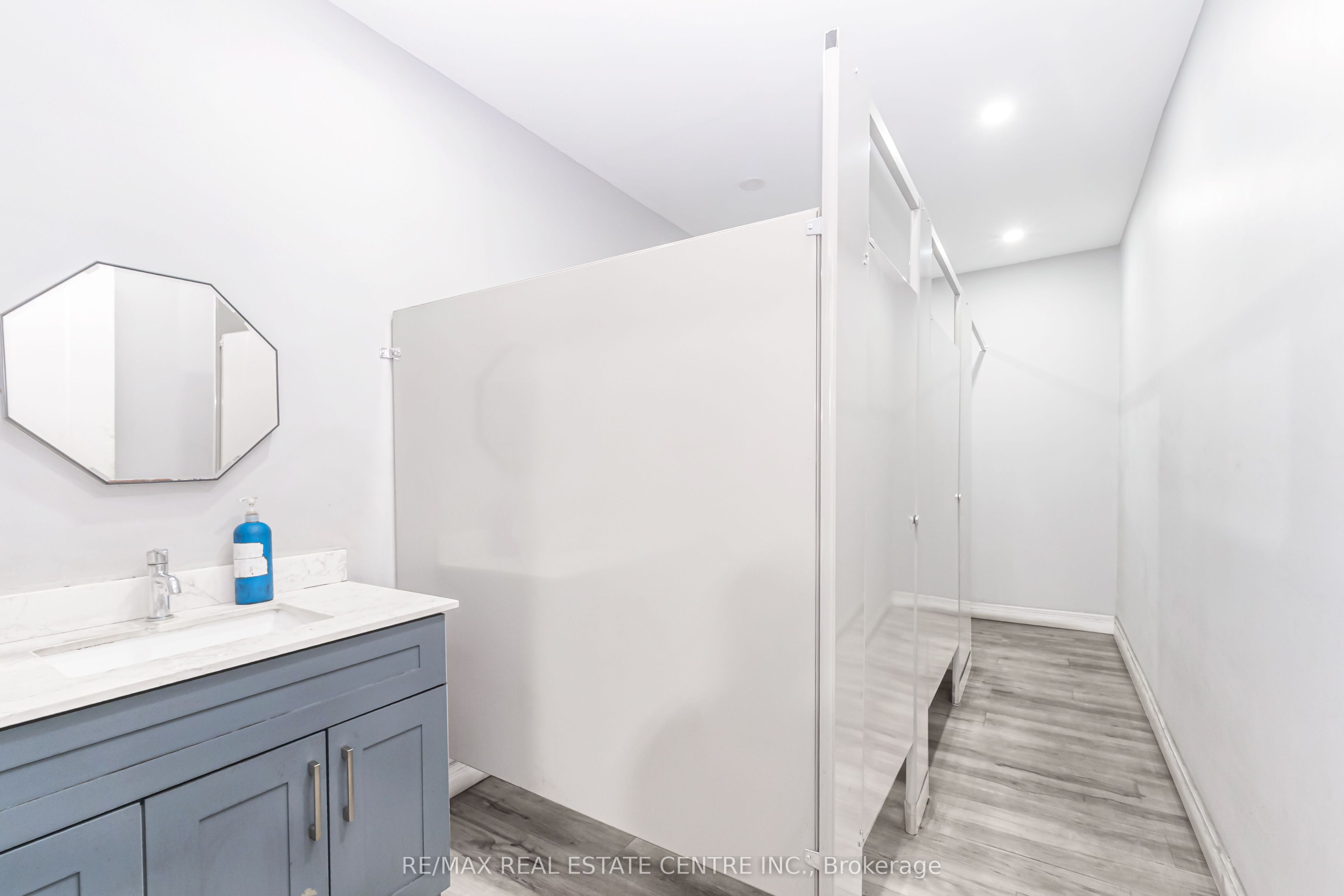 396 Clarence Street Property Photo 17