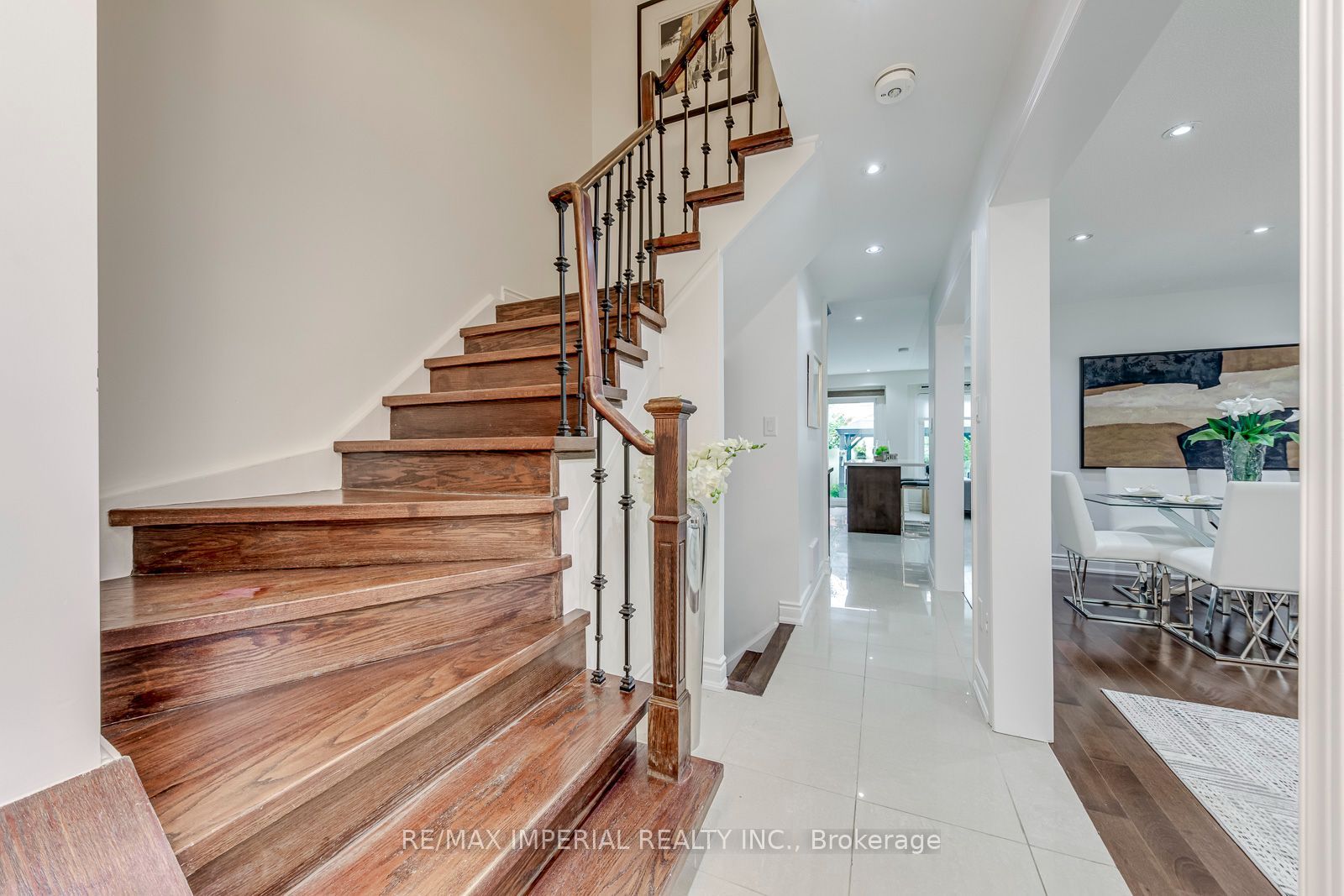 925 Cardington Street Property Photo 4
