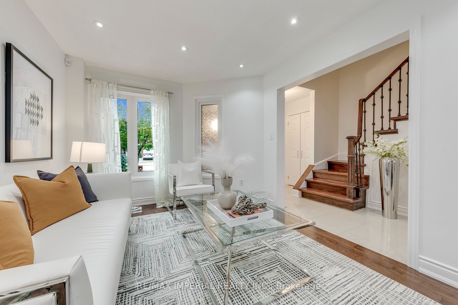 925 Cardington Street Property Photo 7