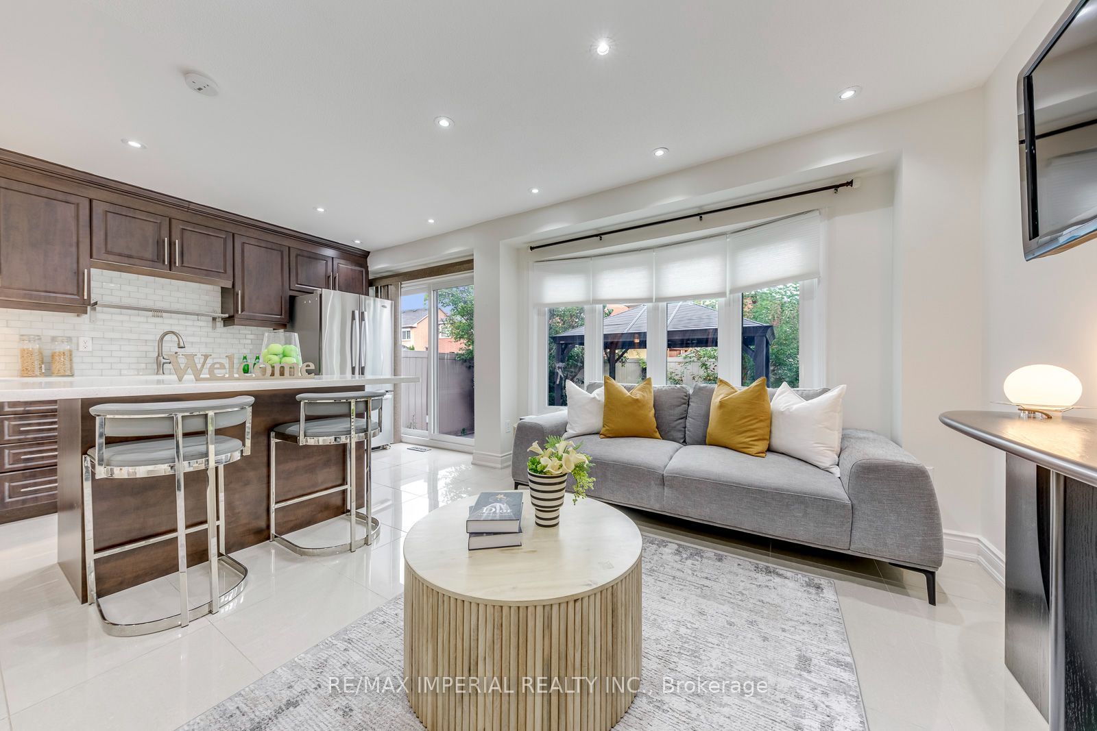 925 Cardington Street Property Photo 11