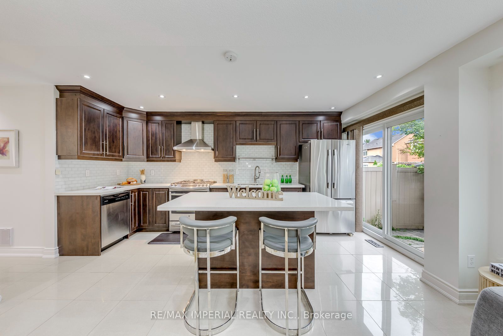 925 Cardington Street Property Photo 13