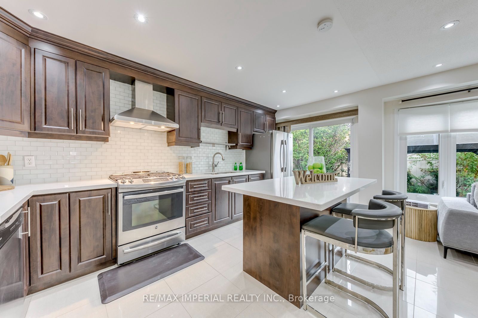 925 Cardington Street Property Photo 14