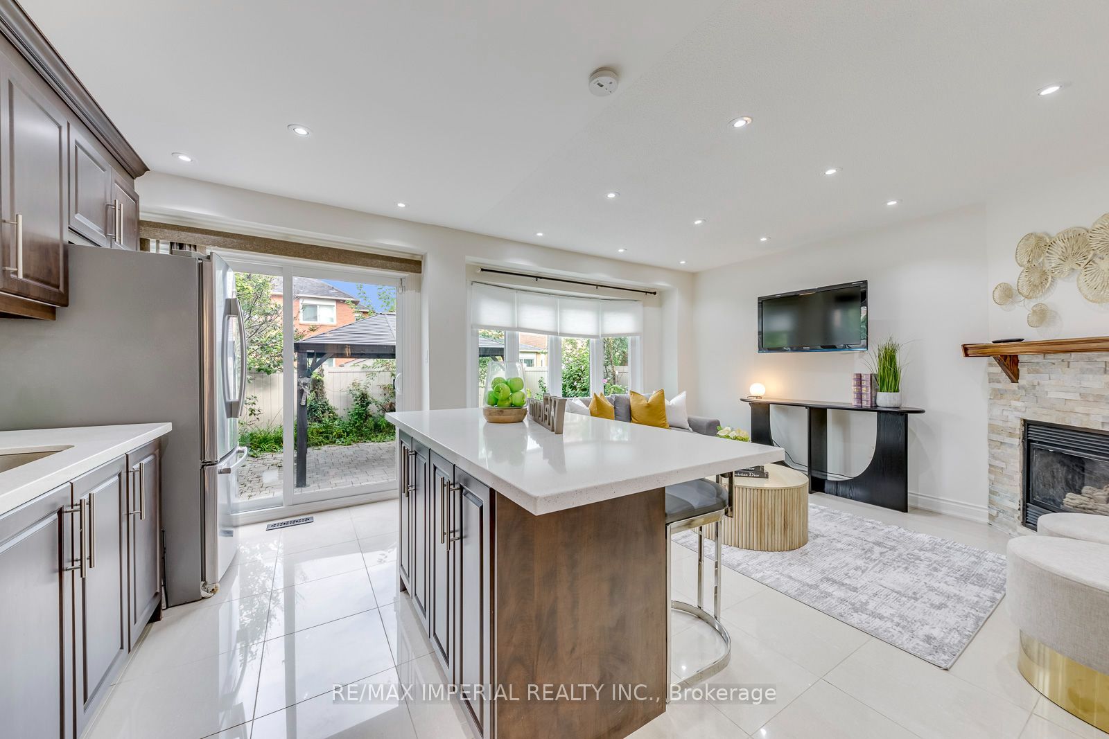 925 Cardington Street Property Photo 15
