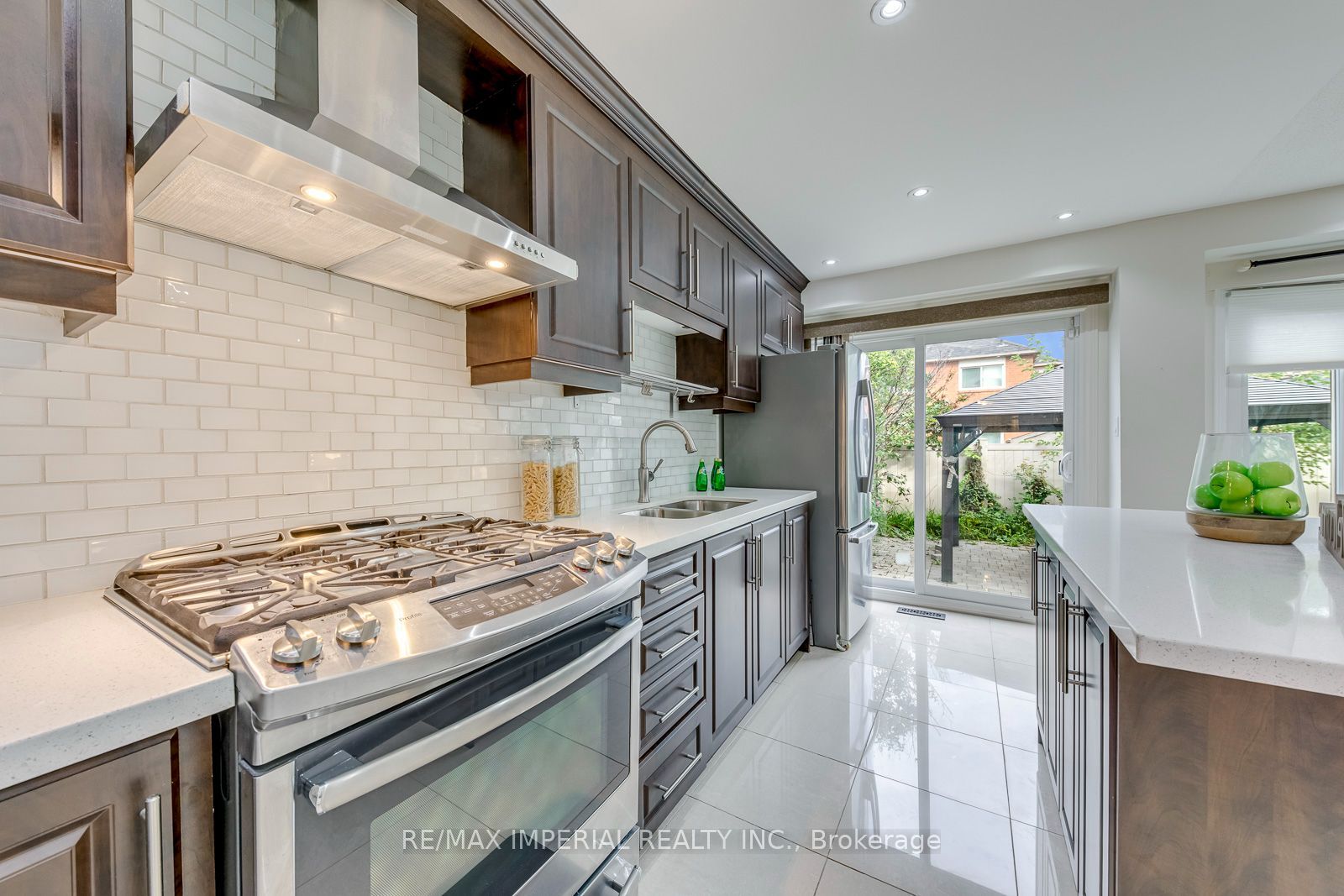 925 Cardington Street Property Photo 16