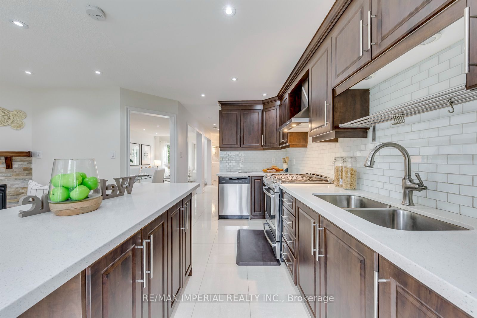 925 Cardington Street Property Photo 17