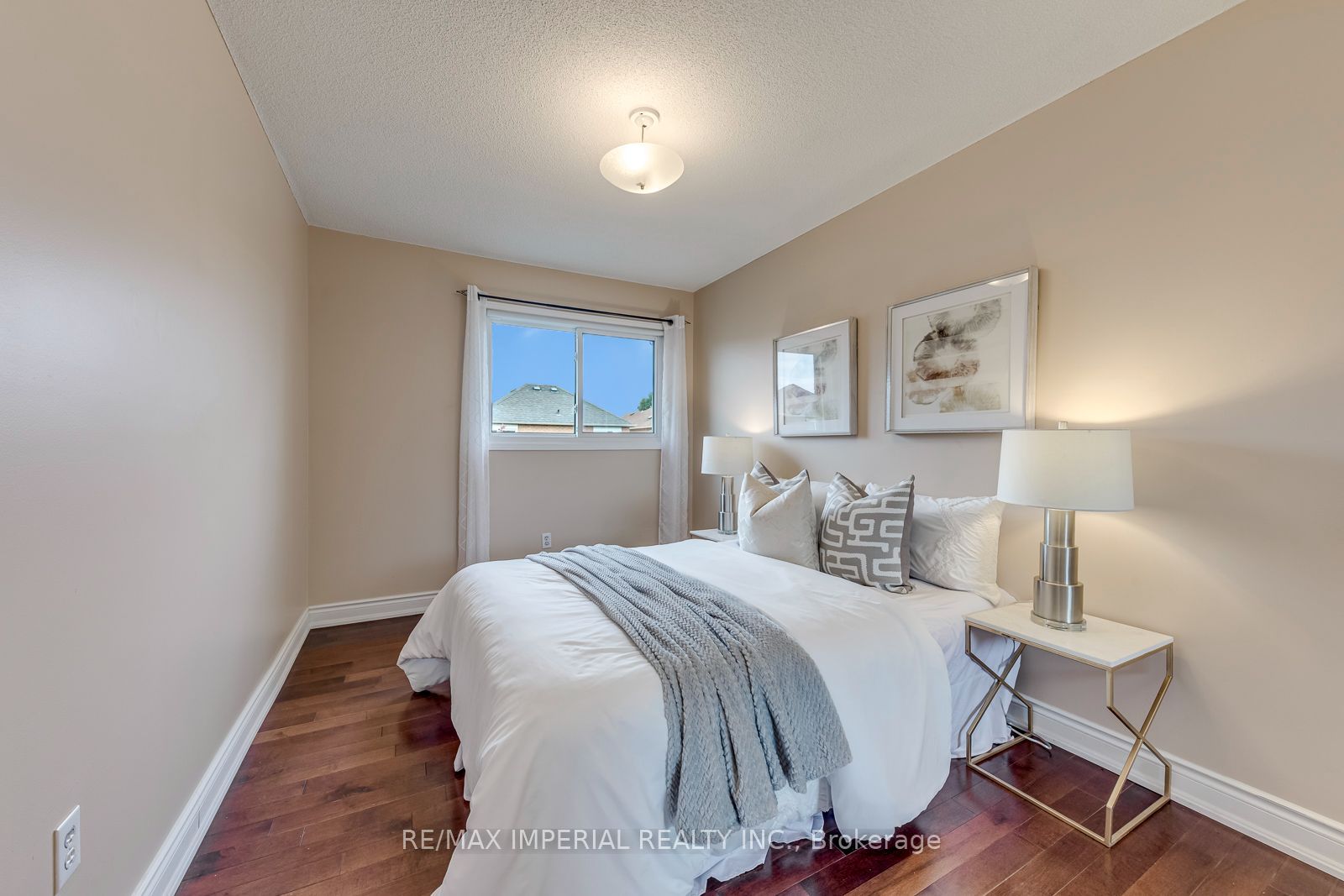 925 Cardington Street Property Photo 27