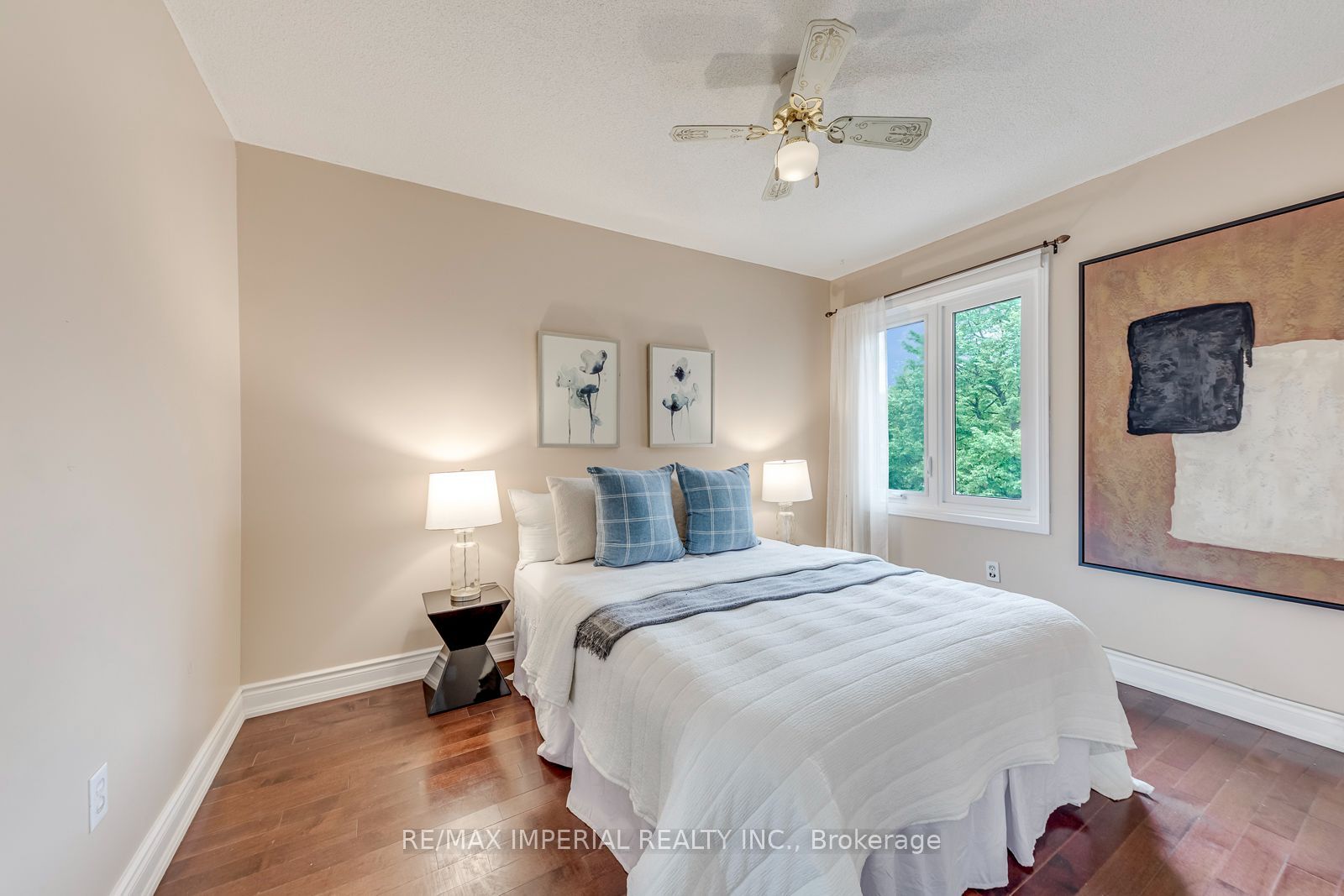 925 Cardington Street Property Photo 28