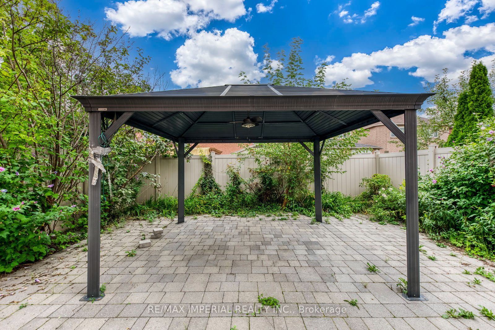 925 Cardington Street Property Photo 35