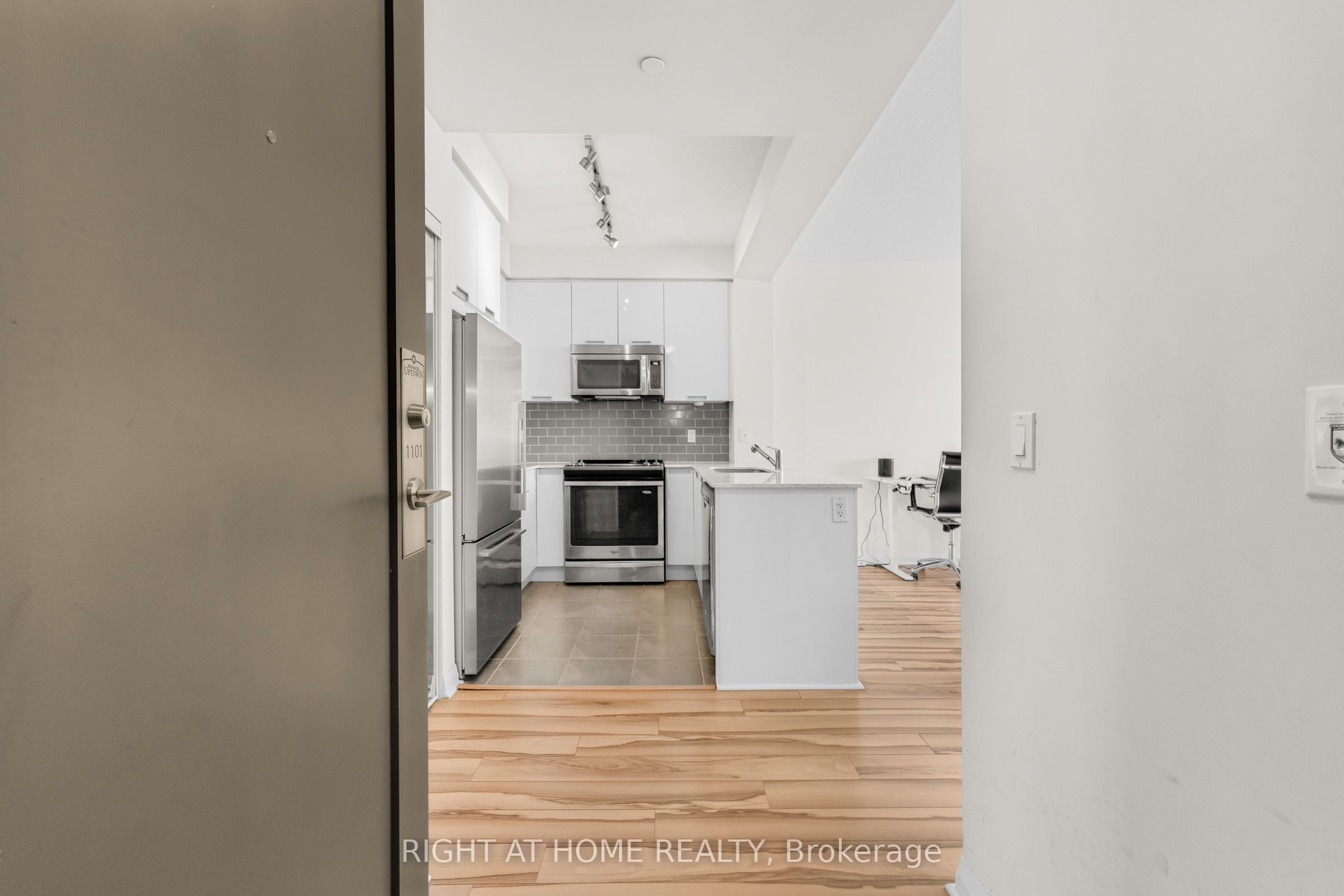 55 Eglinton Avenue W 1101 Property Photo 9
