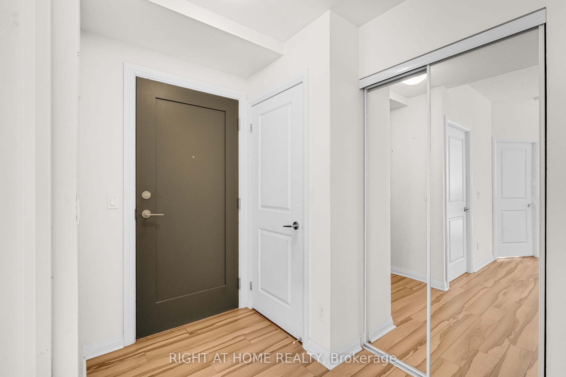 55 Eglinton Avenue W 1101 Property Photo 10