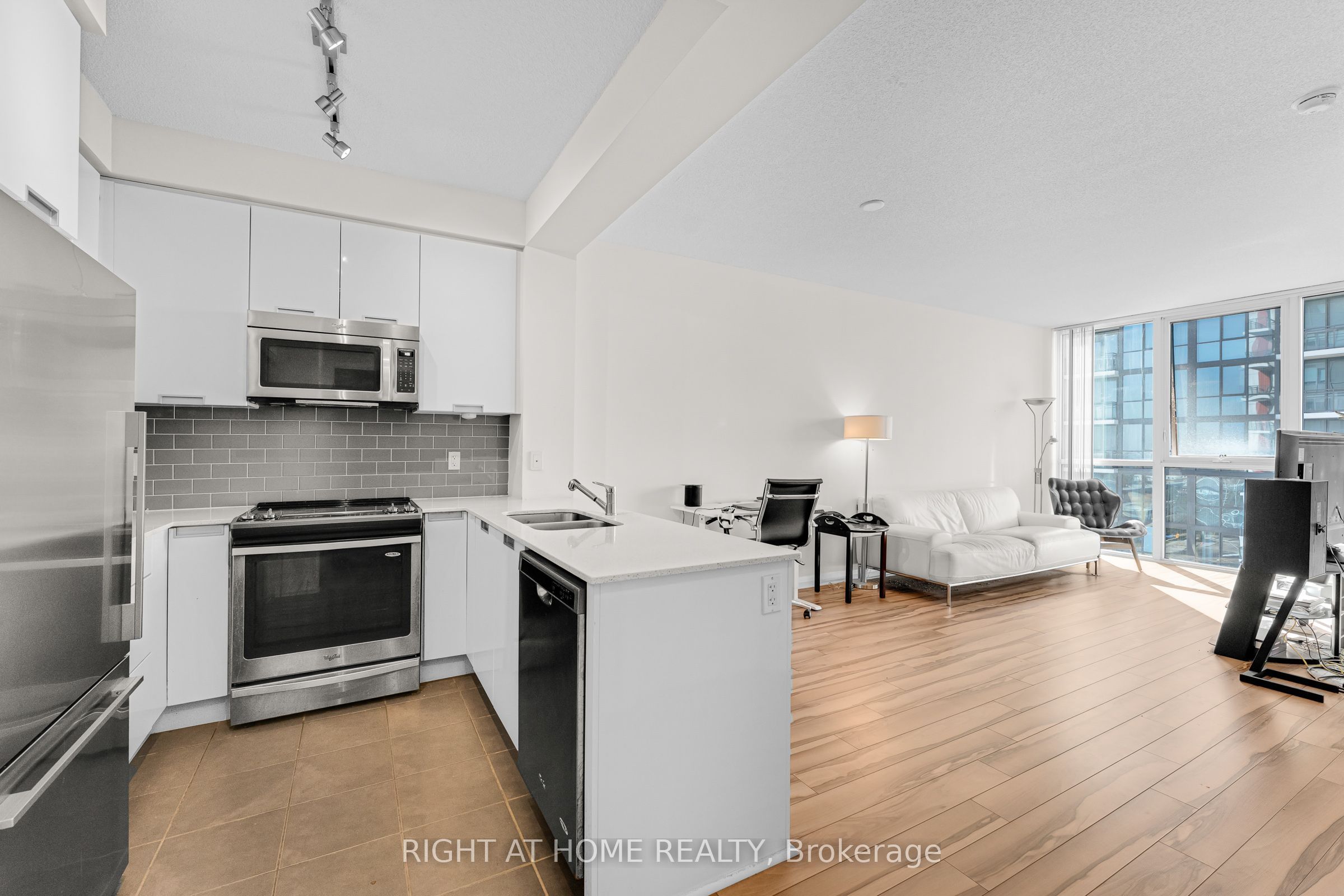55 Eglinton Avenue W 1101 Property Photo 11