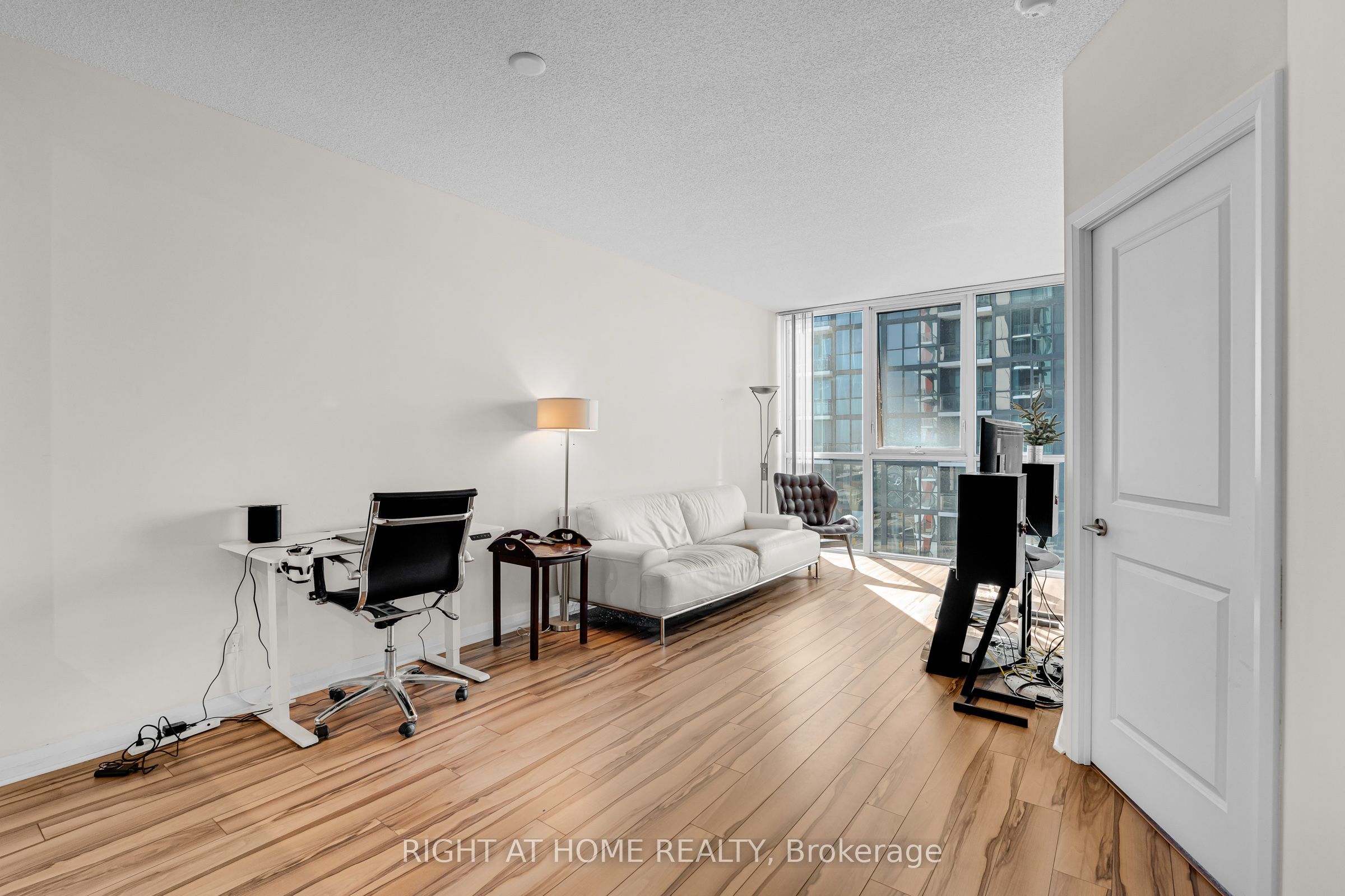 55 Eglinton Avenue W 1101 Property Photo 13