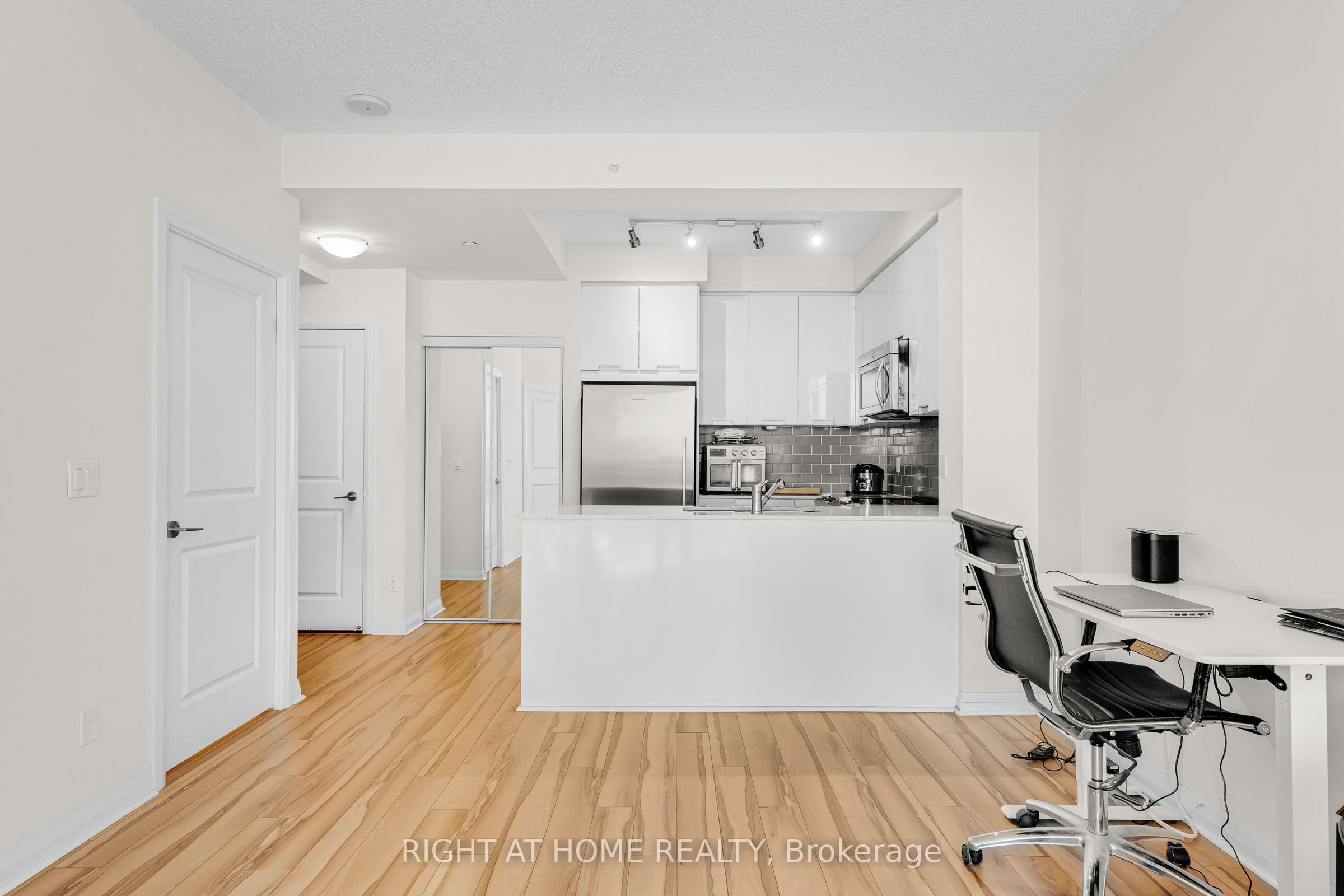 55 Eglinton Avenue W 1101 Property Photo 15
