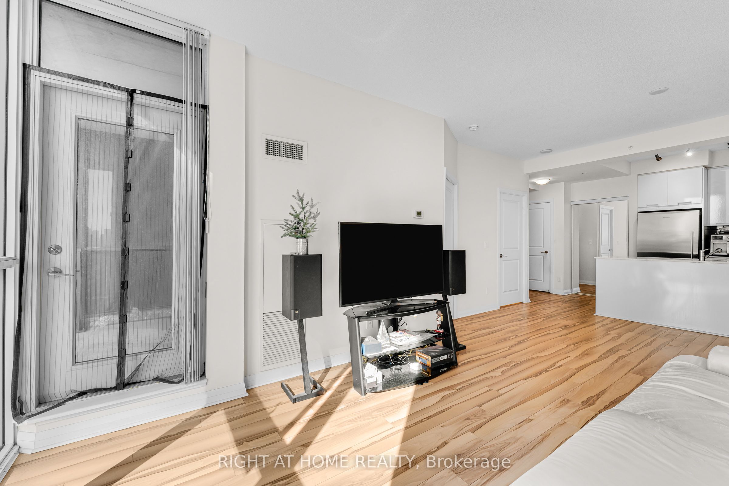 55 Eglinton Avenue W 1101 Property Photo 16
