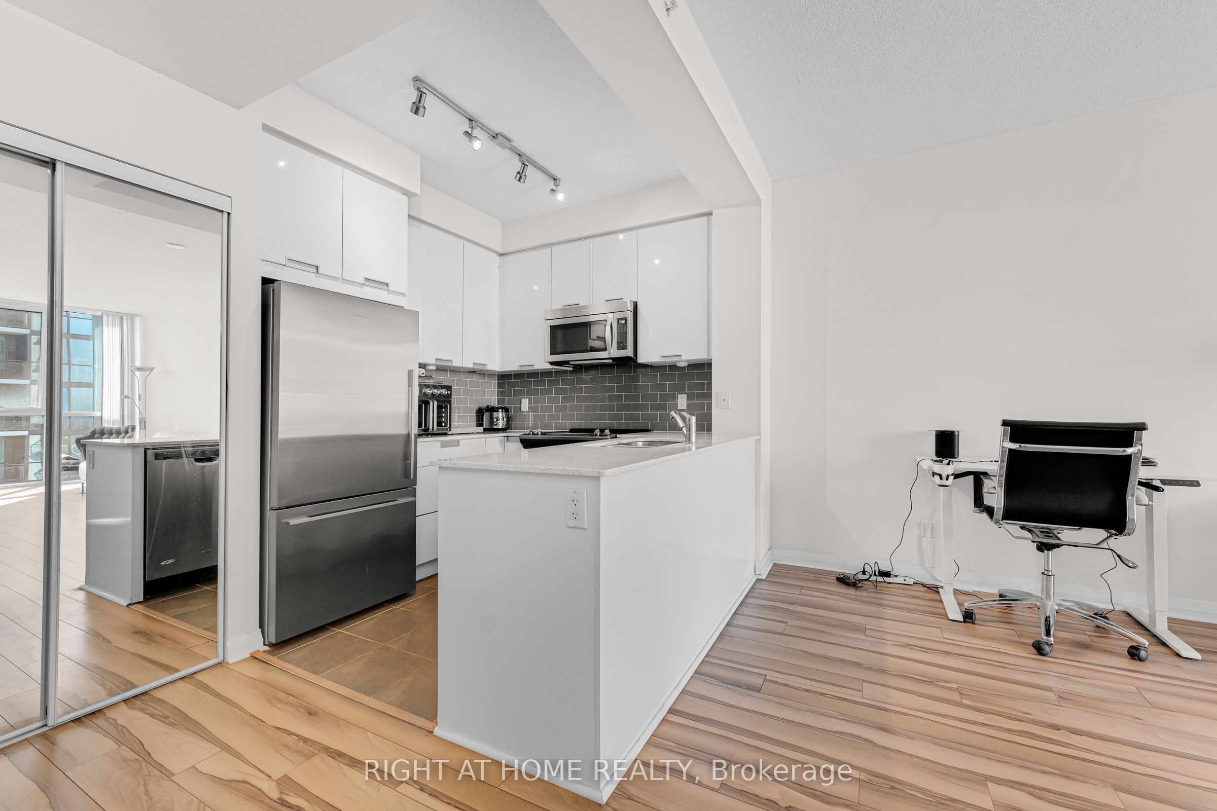 55 Eglinton Avenue W 1101 Property Photo 17