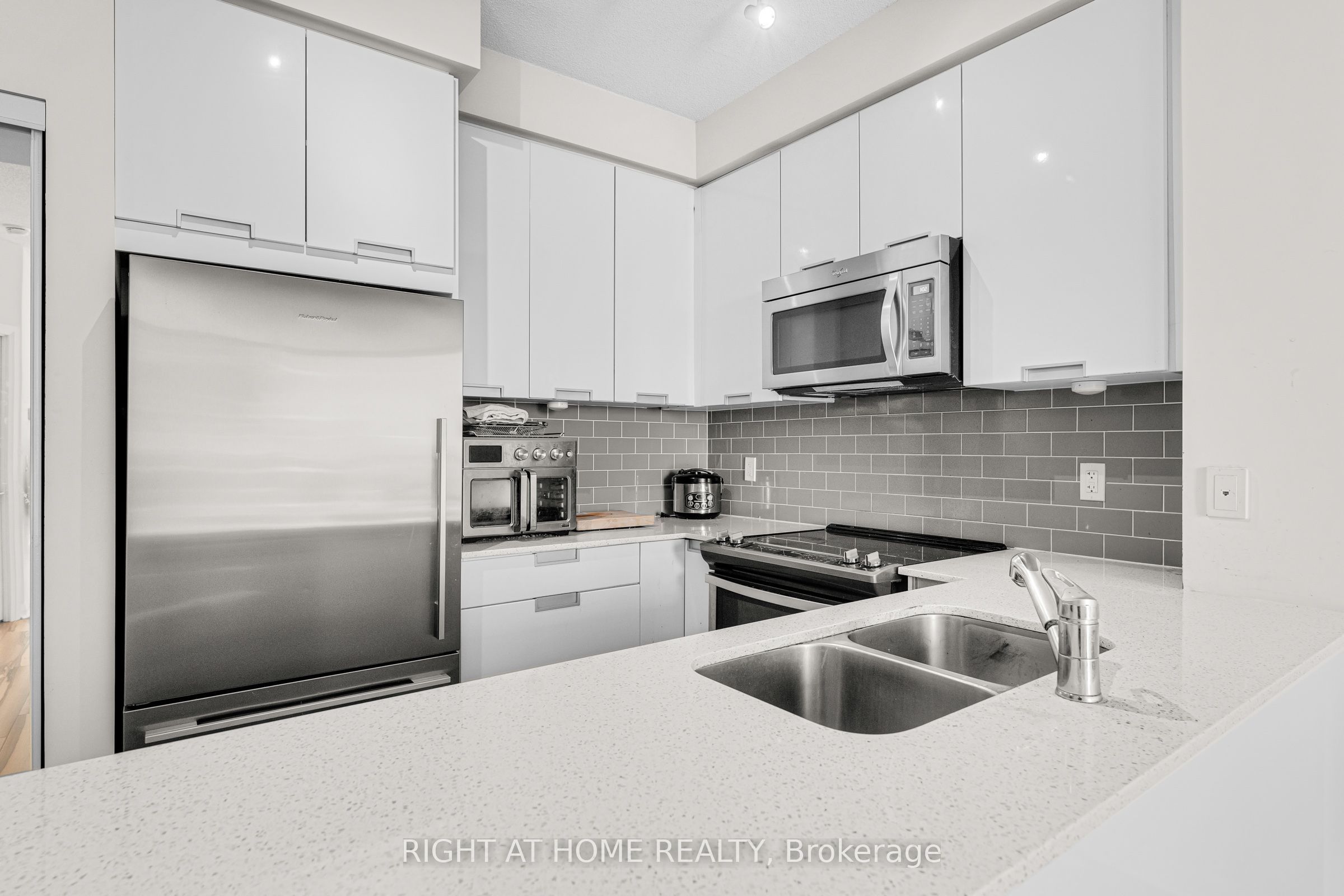 55 Eglinton Avenue W 1101 Property Photo 19