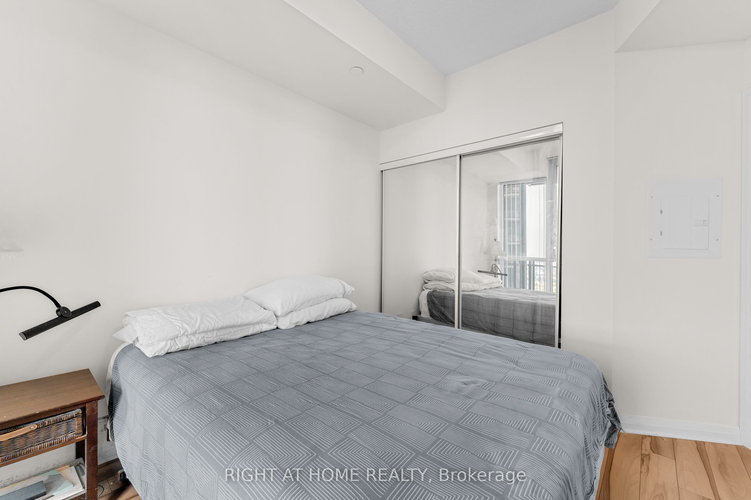 55 Eglinton Avenue W 1101 Property Photo 24