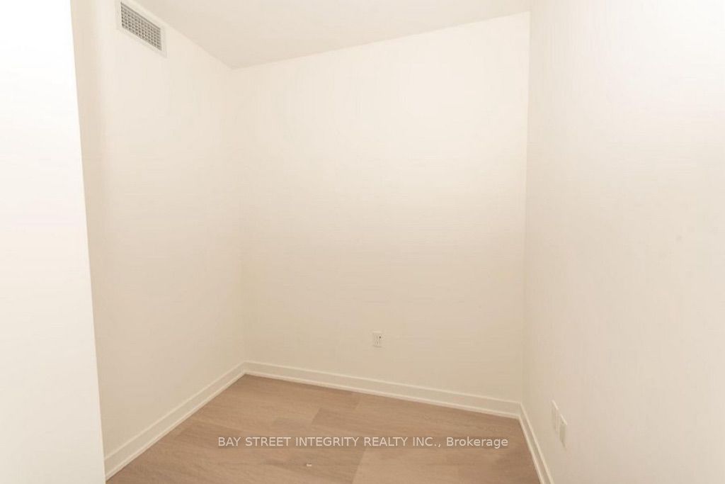 448 Burnhamthorpe Road W 5104 Property Photo 10