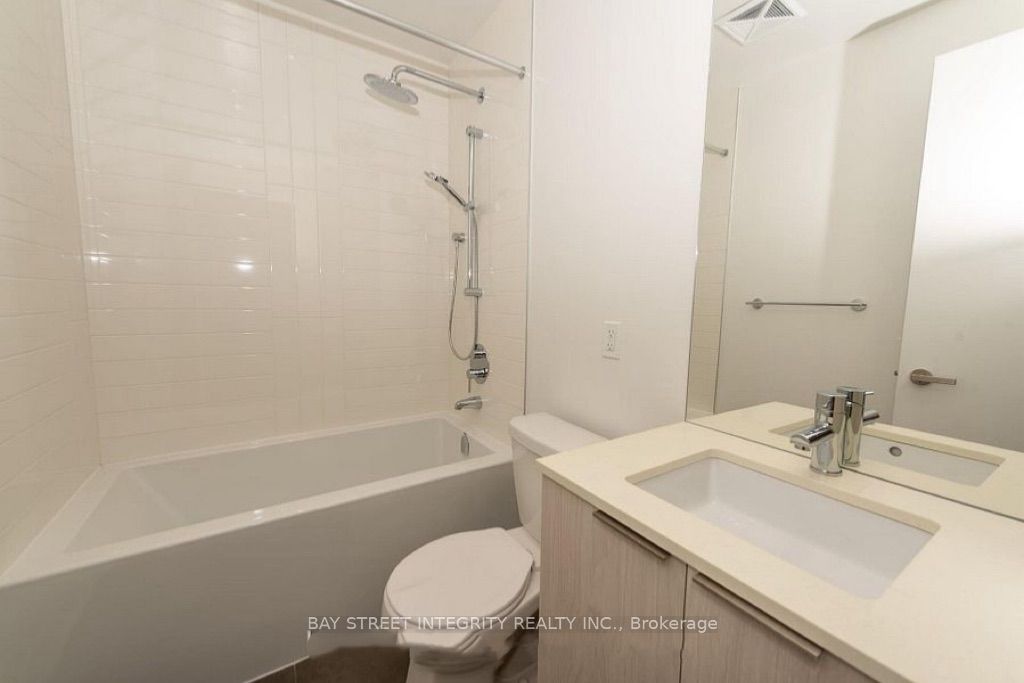 448 Burnhamthorpe Road W 5104 Property Photo 11