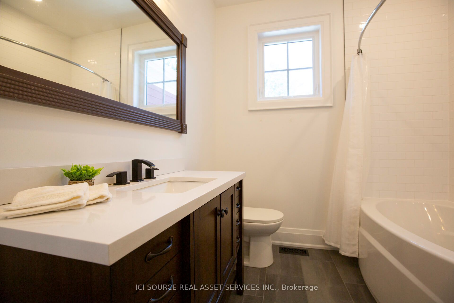 62 Miles Street Property Photo 38