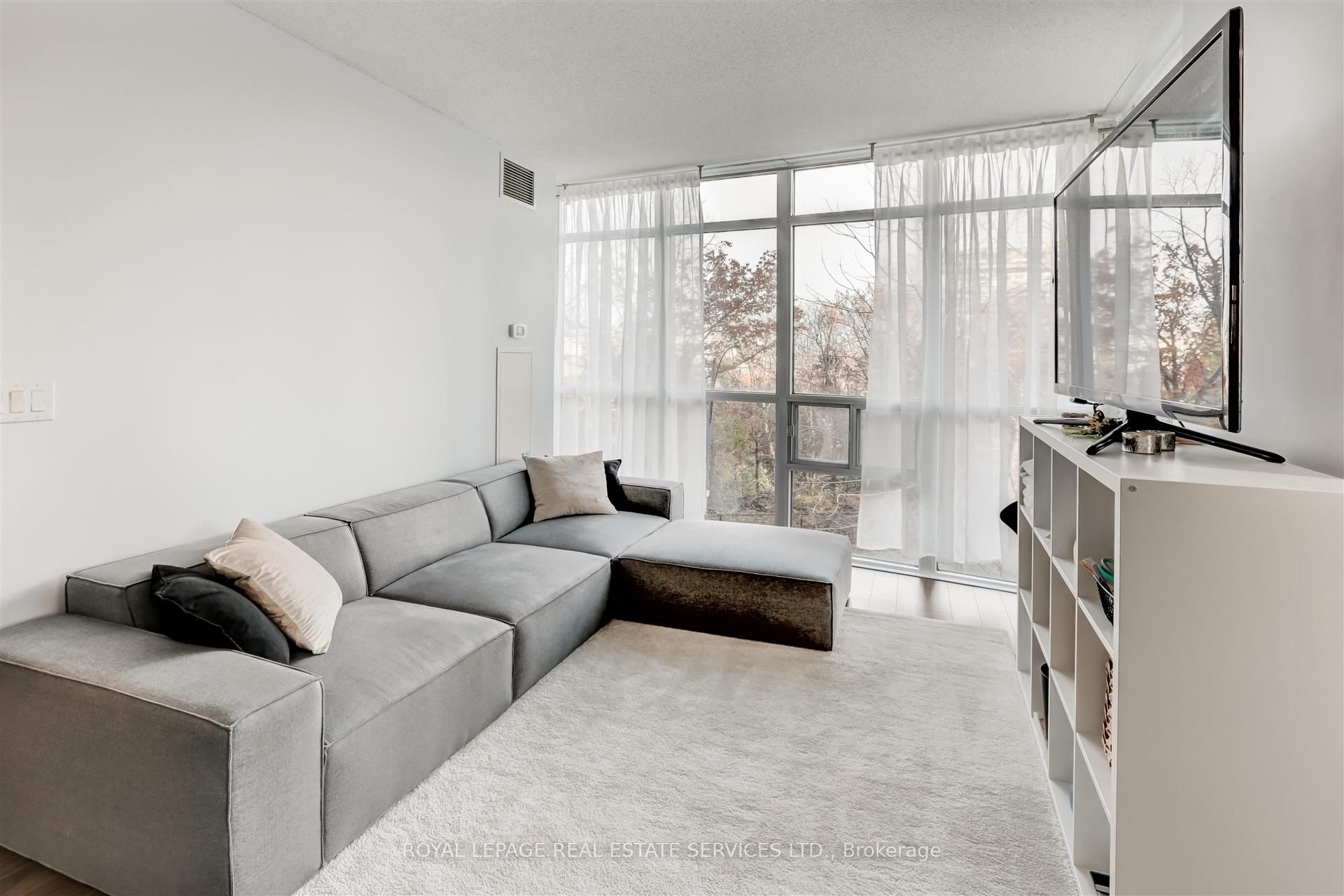 80 Absolute Avenue 303 Property Photo 5