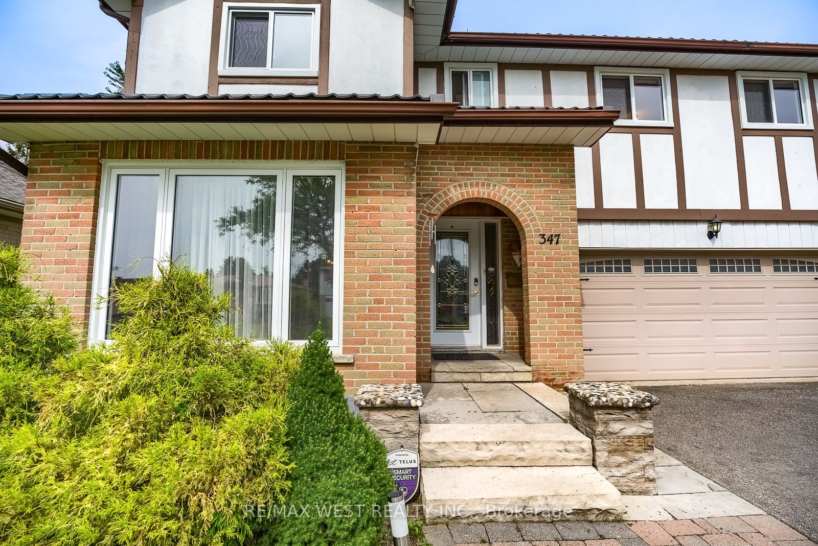 347 Karen Park Crescent Property Photo 4
