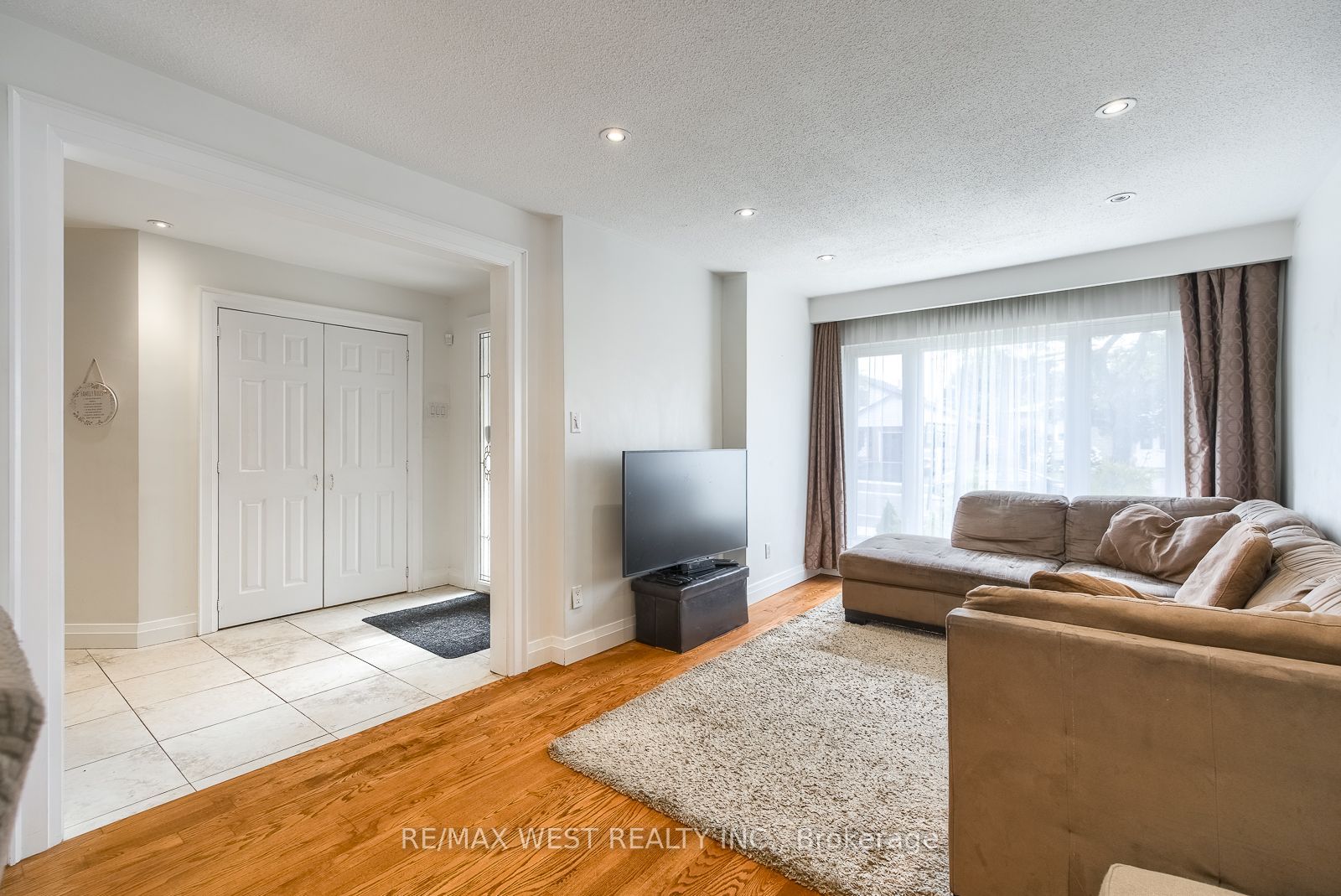 347 Karen Park Crescent Property Photo 7