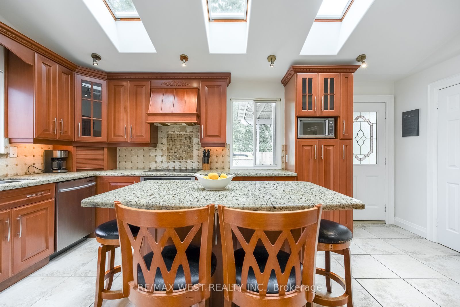 347 Karen Park Crescent Property Photo 14