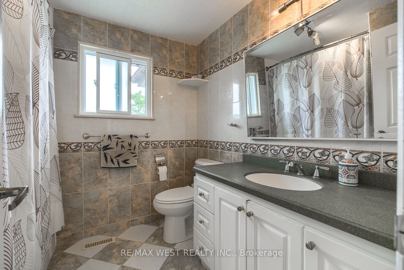 347 Karen Park Crescent Property Photo 29