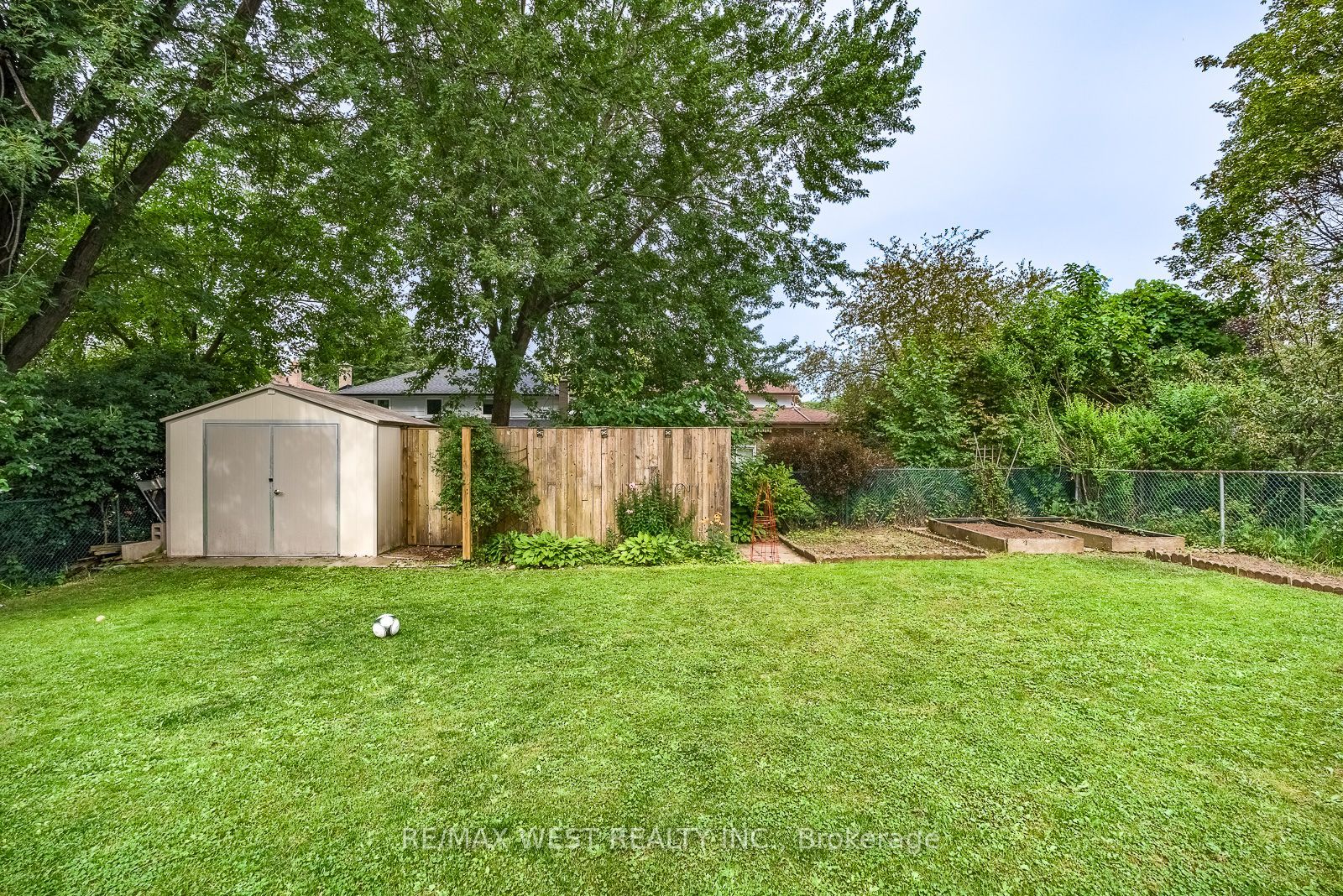 347 Karen Park Crescent Property Photo 40