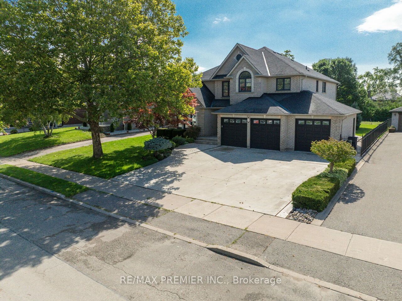 27 Gaydon Avenue