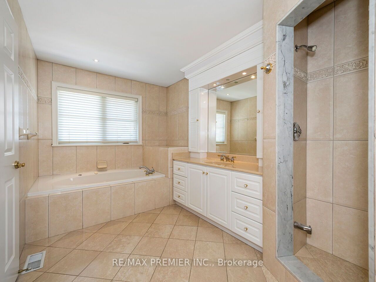 27 Gaydon Avenue Property Photo 19