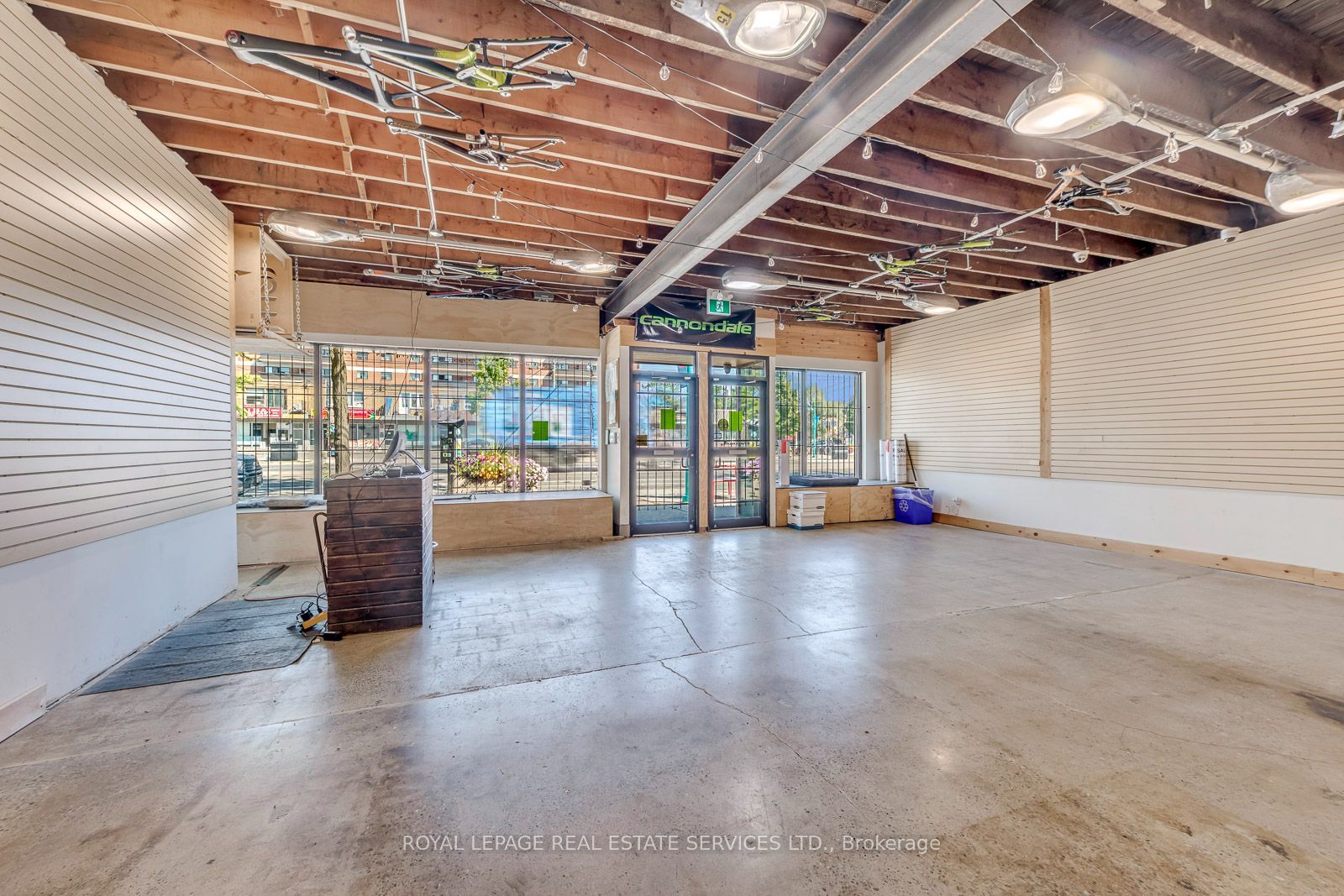 3267 Lake Shore Boulevard W Property Photo 9