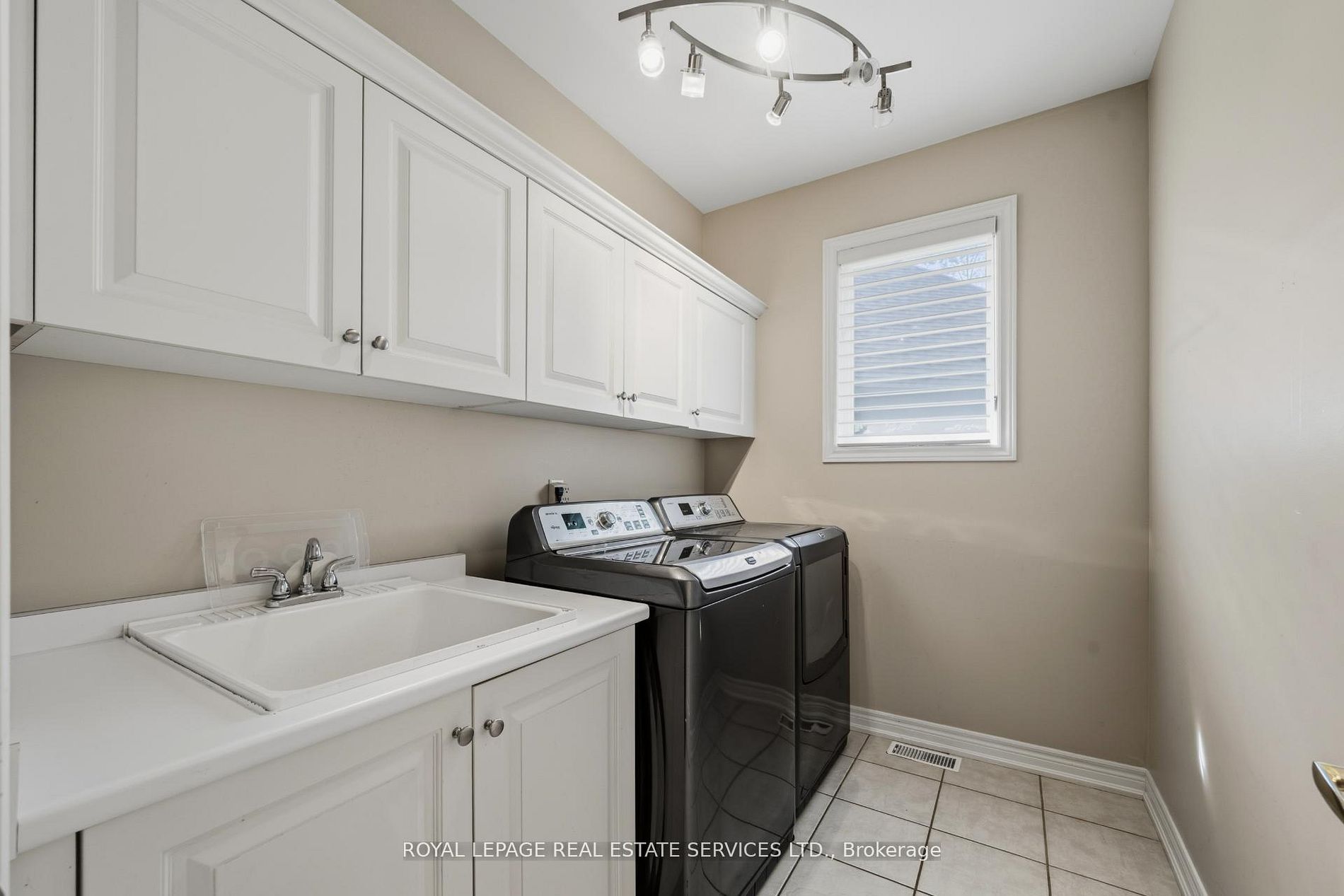 2130 Dickson Road 10 Property Photo 17