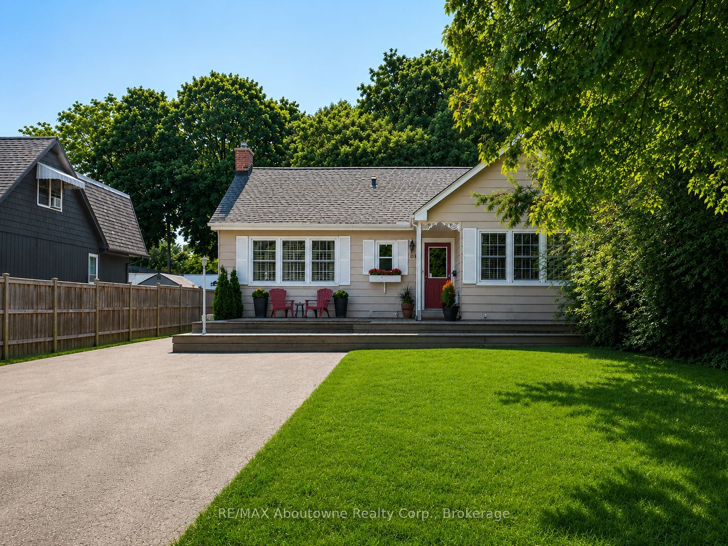938 King Road Property Photo 1