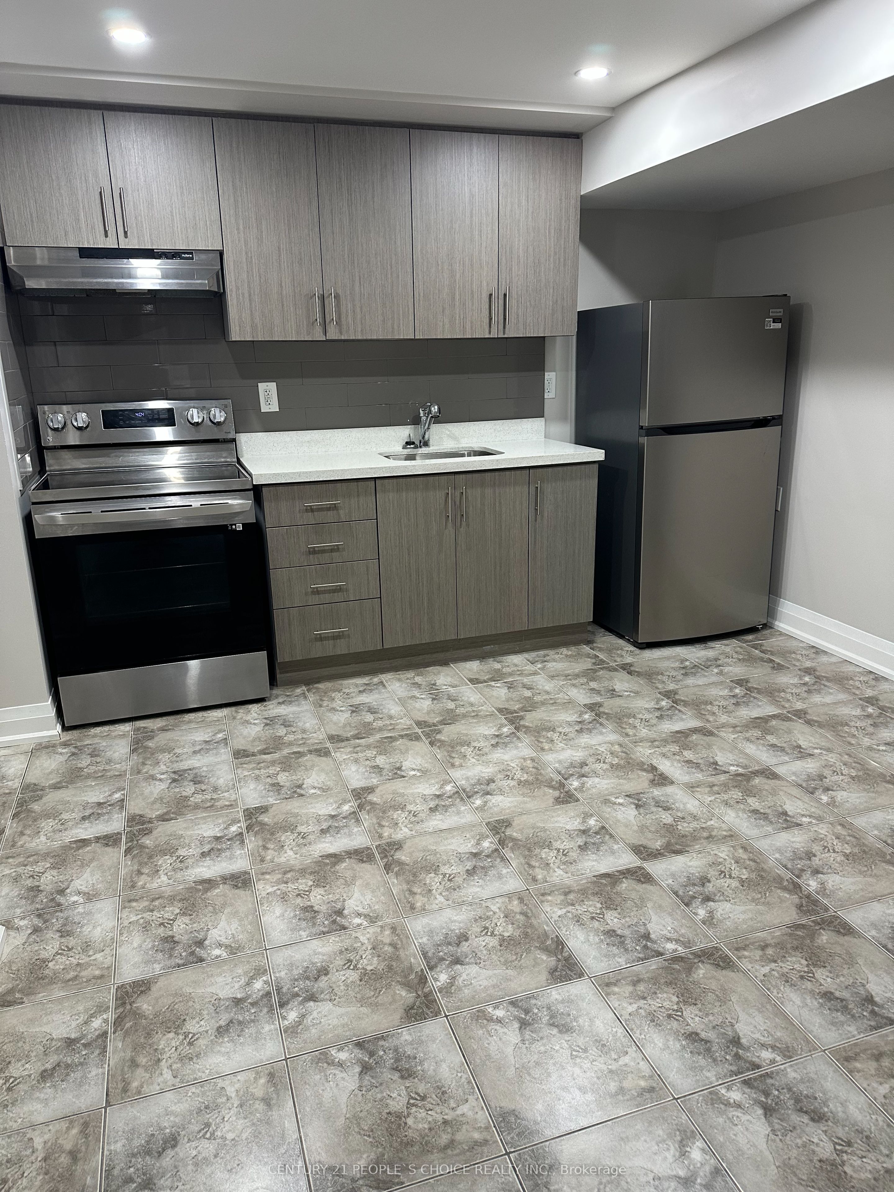 72 Cathcart Crescent Lower Property Photo 2