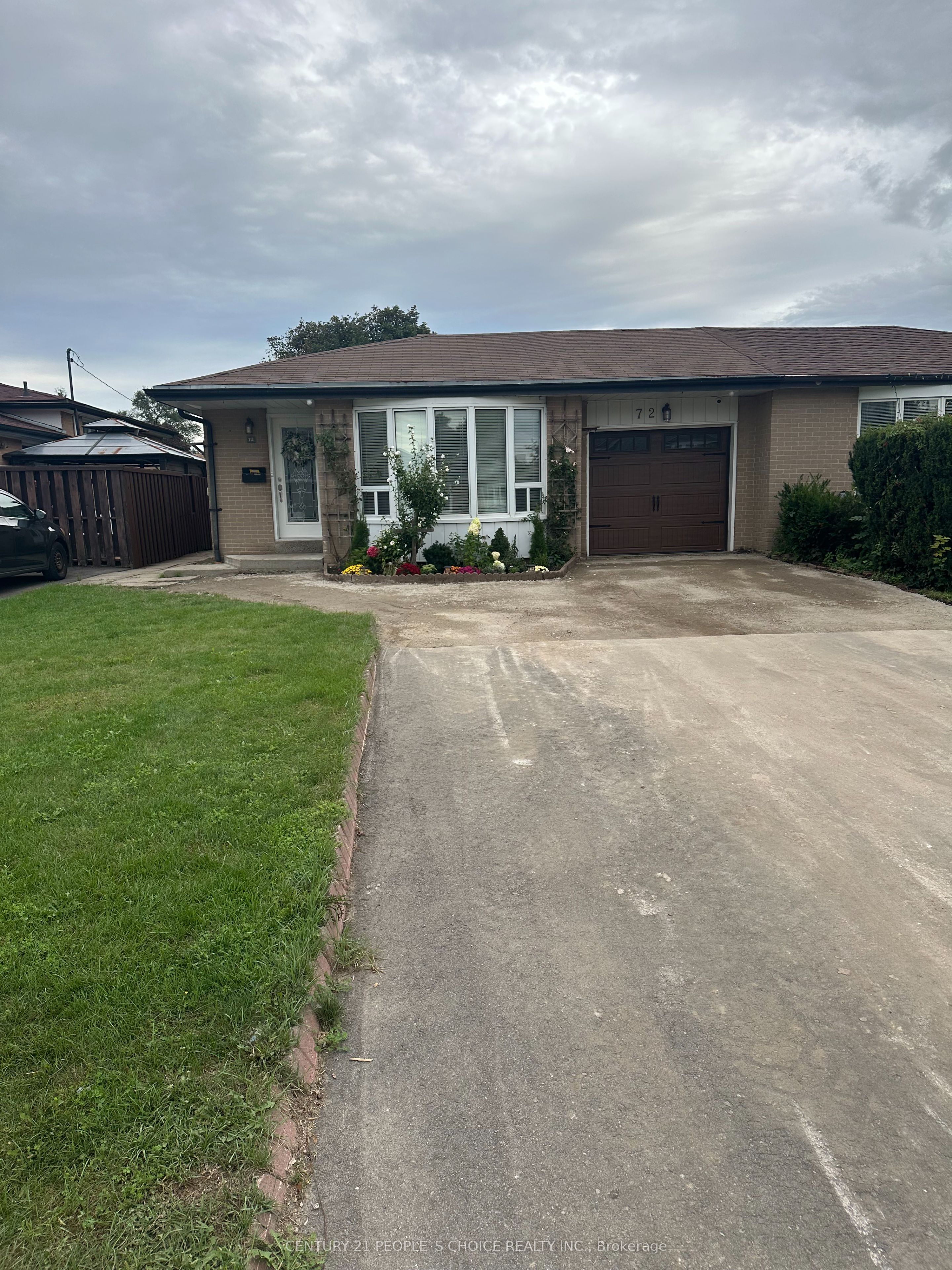 72 Cathcart Crescent Upper Property Photo 1