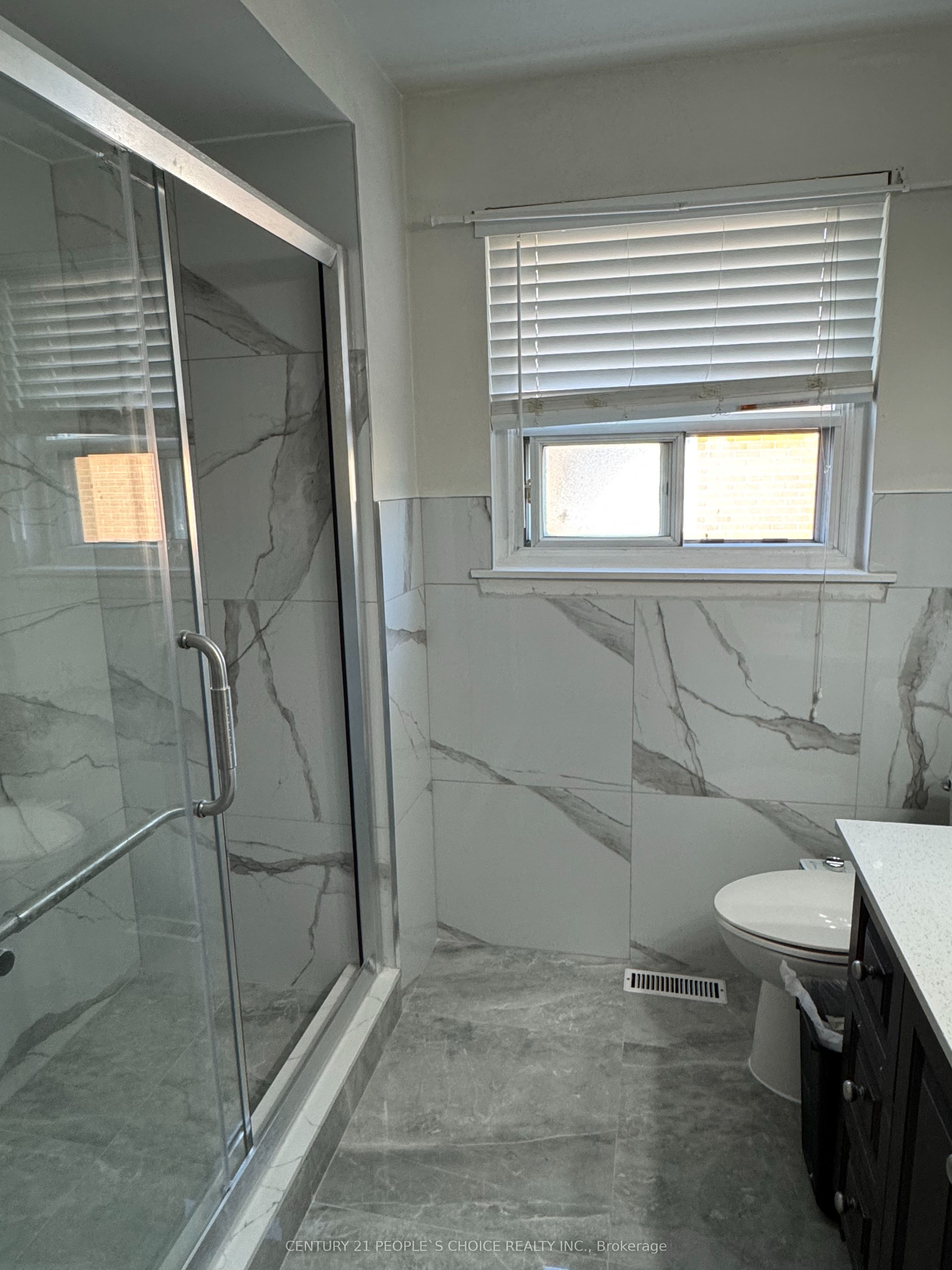 72 Cathcart Crescent Upper Property Photo 8