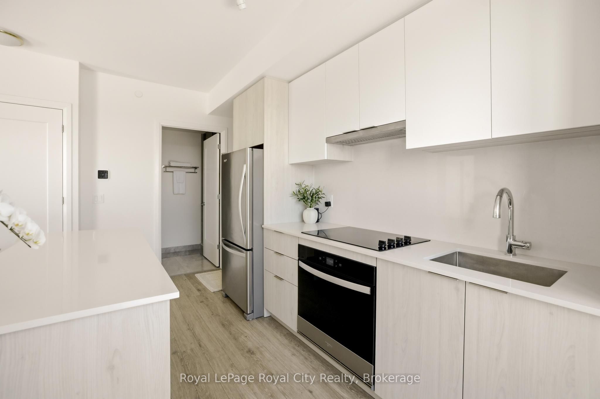 3071 Trafalgar Road 604 Property Photo 16
