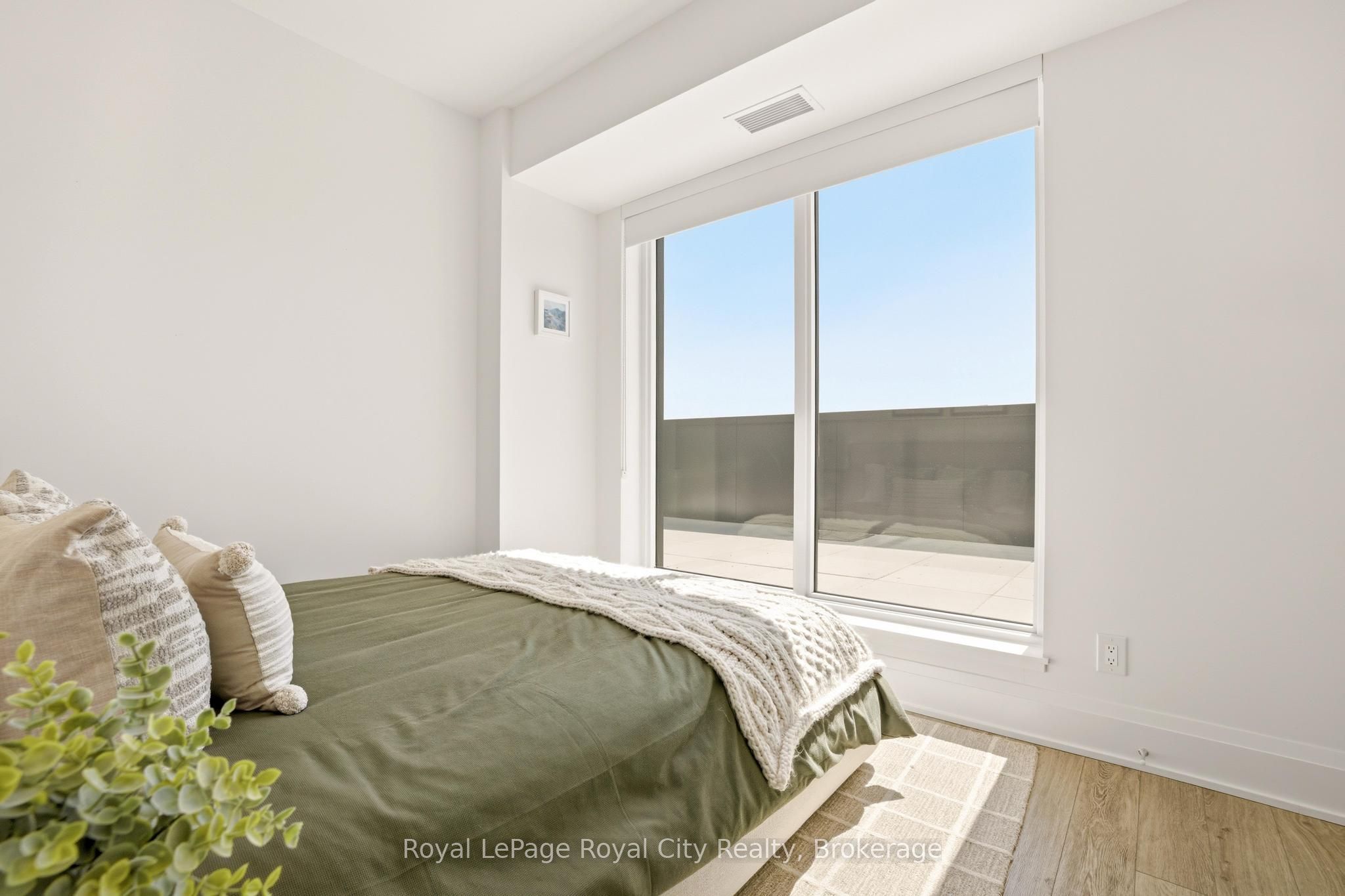 3071 Trafalgar Road 604 Property Photo 22