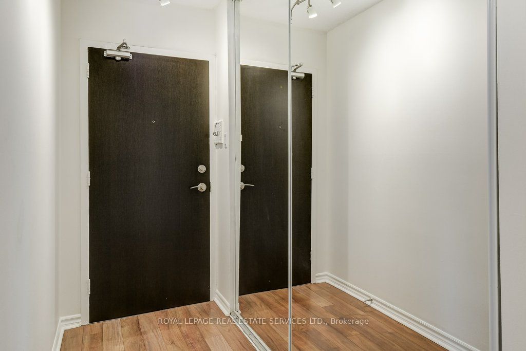 212 Kerr Street 404 Property Photo 11