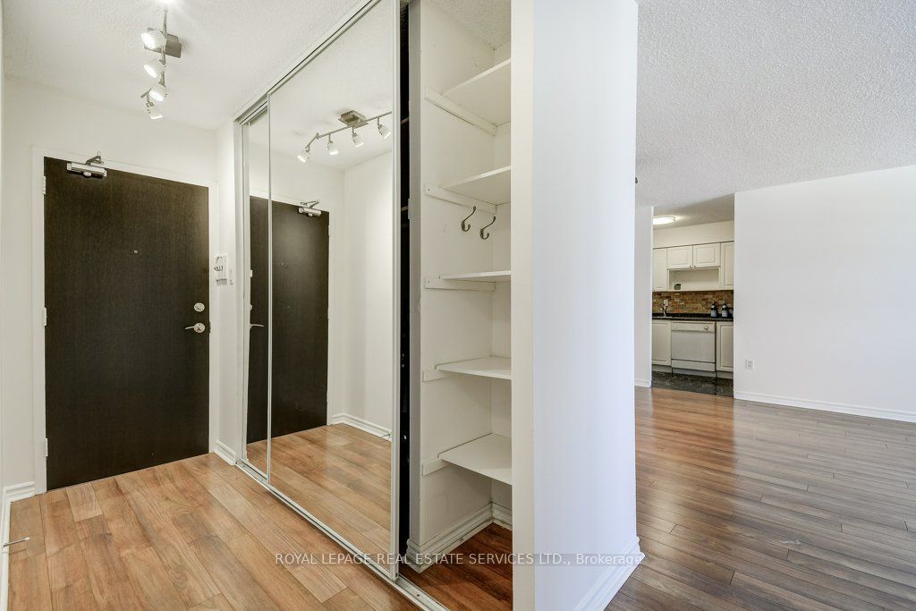 212 Kerr Street 404 Property Photo 12
