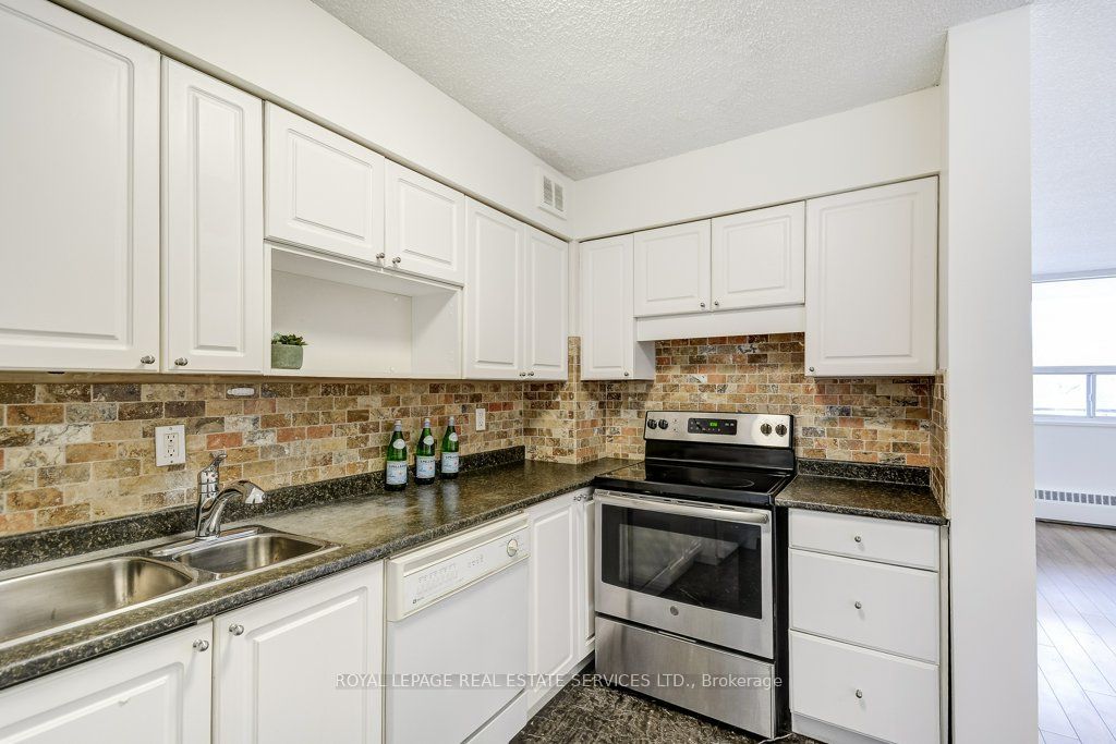 212 Kerr Street 404 Property Photo 18