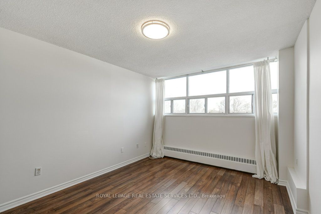 212 Kerr Street 404 Property Photo 21