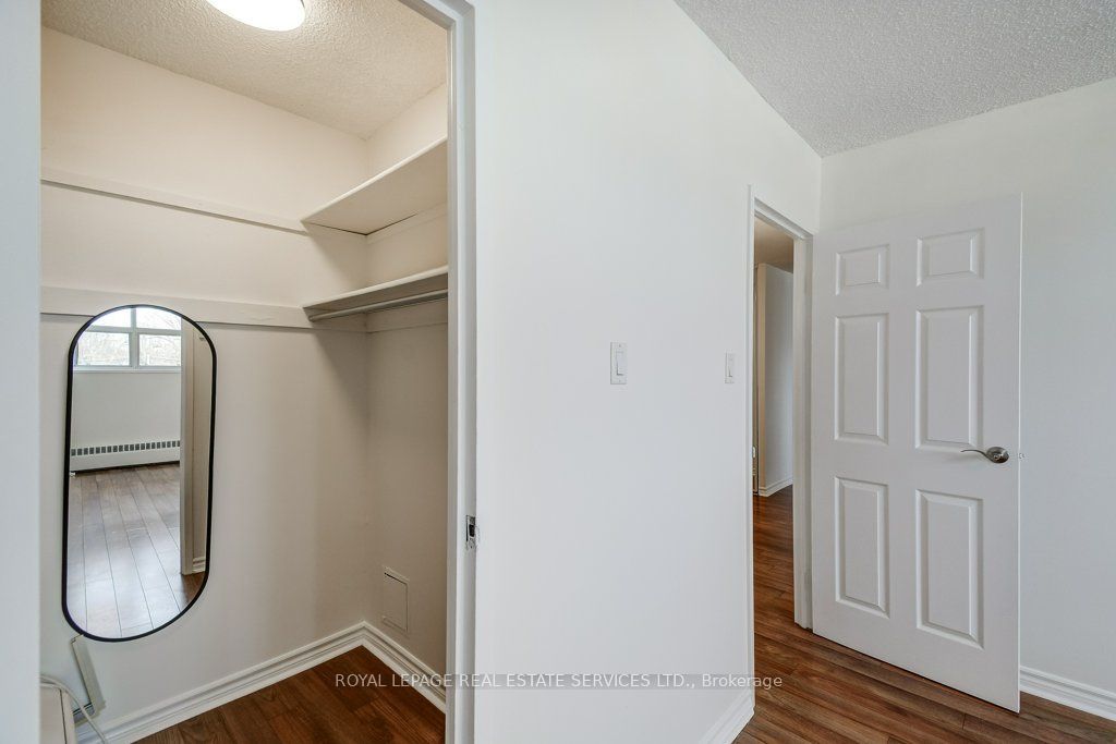 212 Kerr Street 404 Property Photo 23
