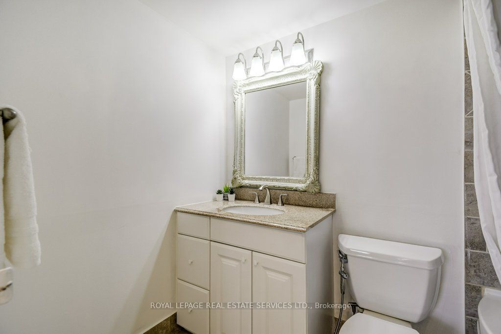 212 Kerr Street 404 Property Photo 24