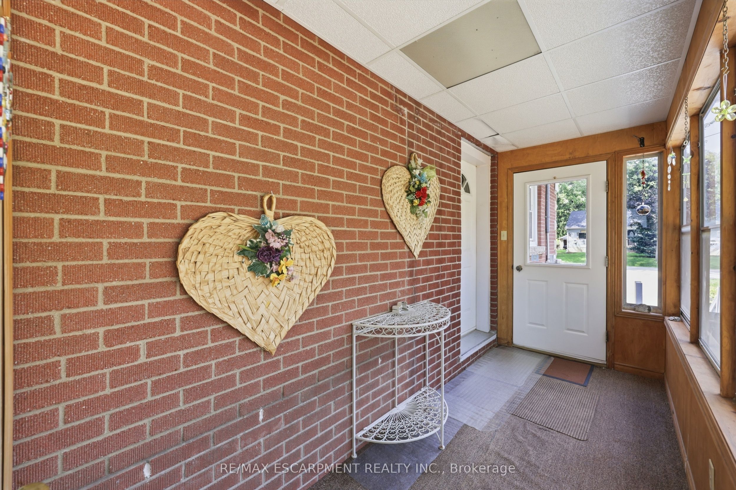522 Enfield Road Property Photo 6
