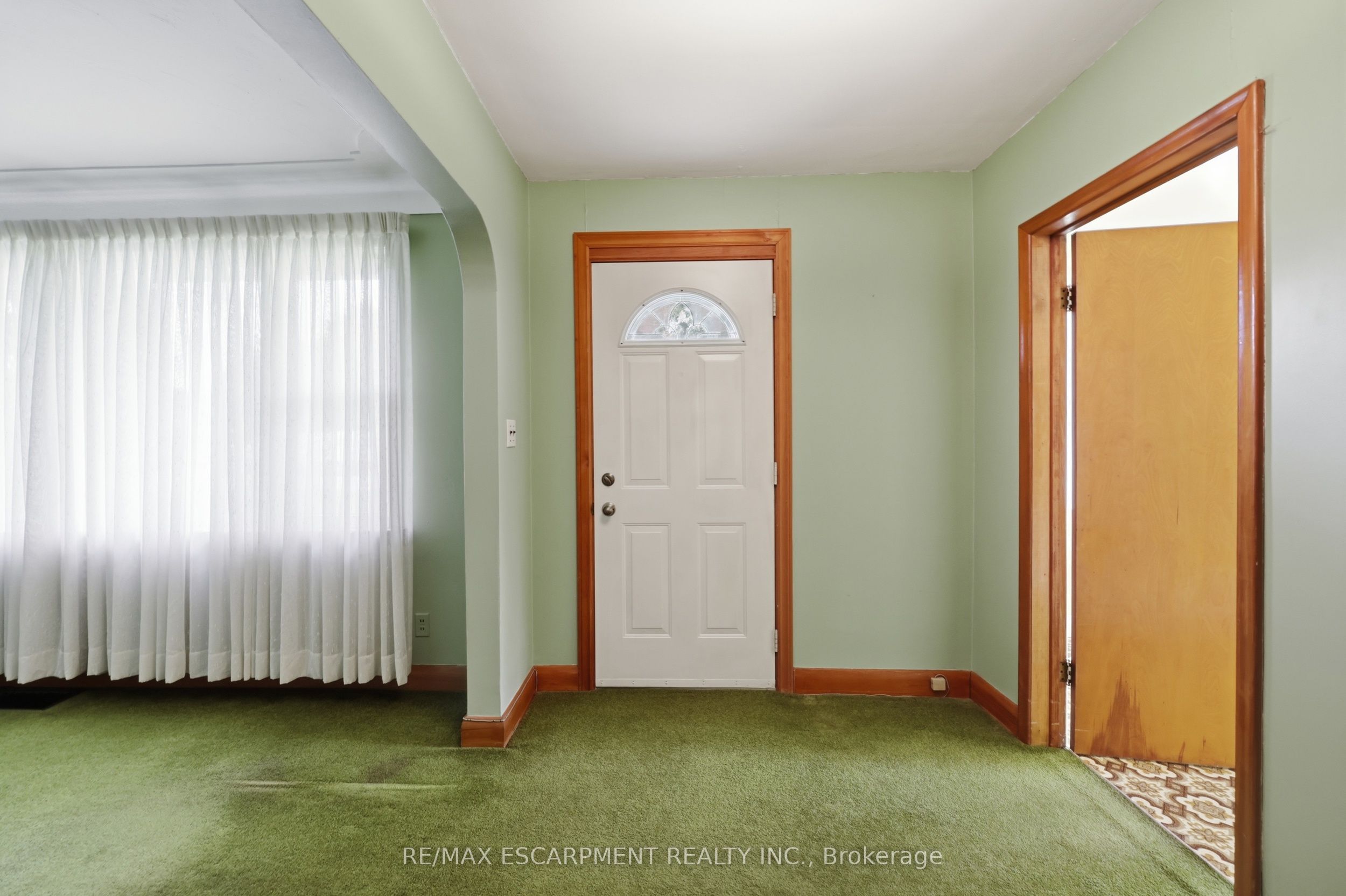 522 Enfield Road Property Photo 8