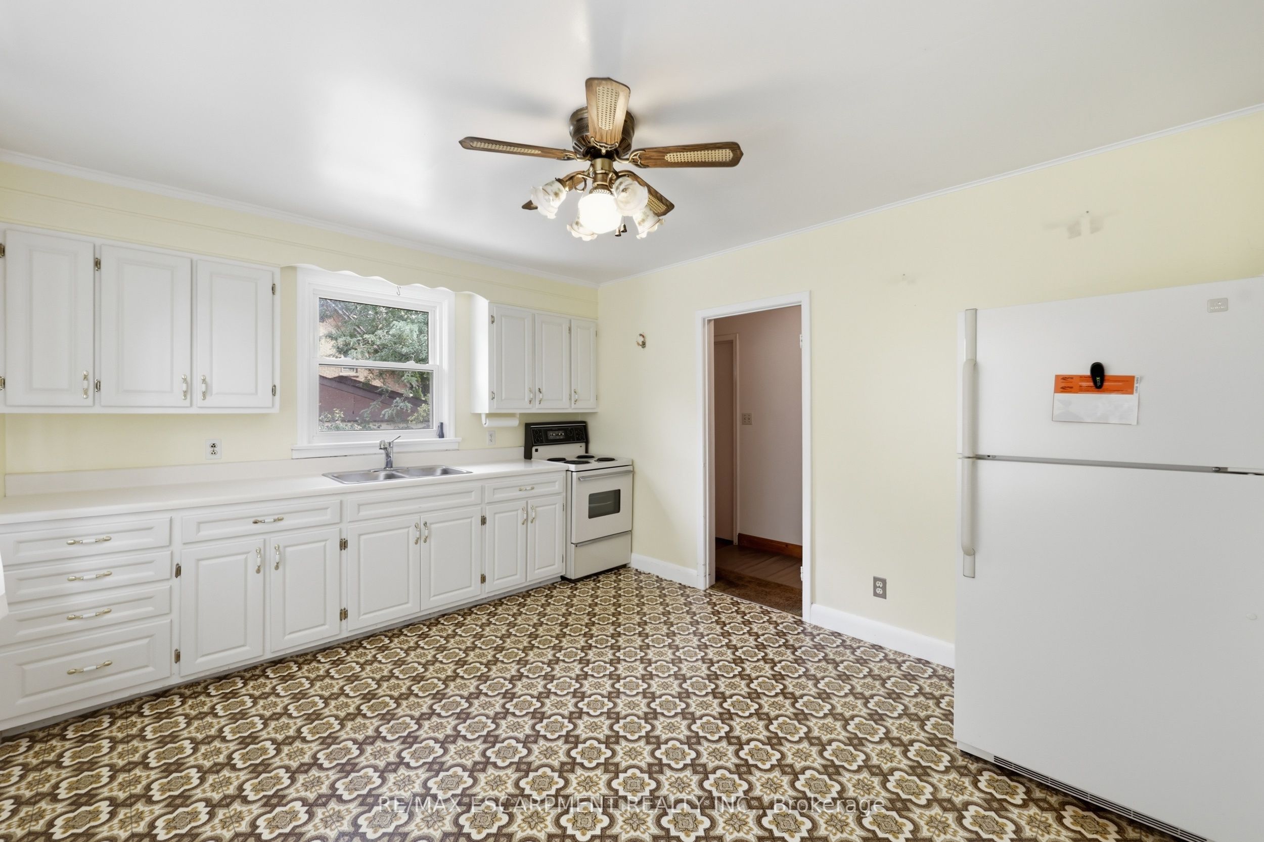 522 Enfield Road Property Photo 11